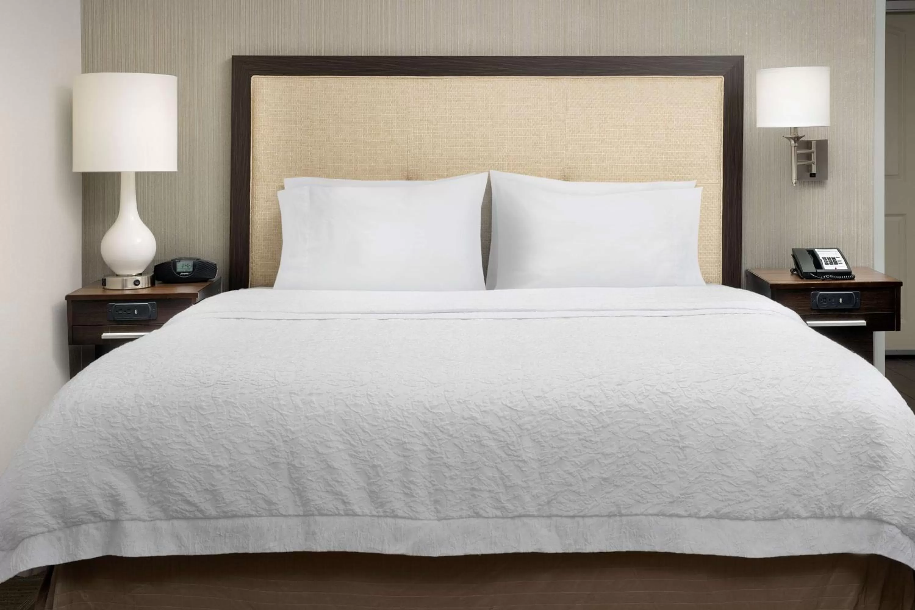 Bed in Hampton Inn & Suites Phoenix/Tempe