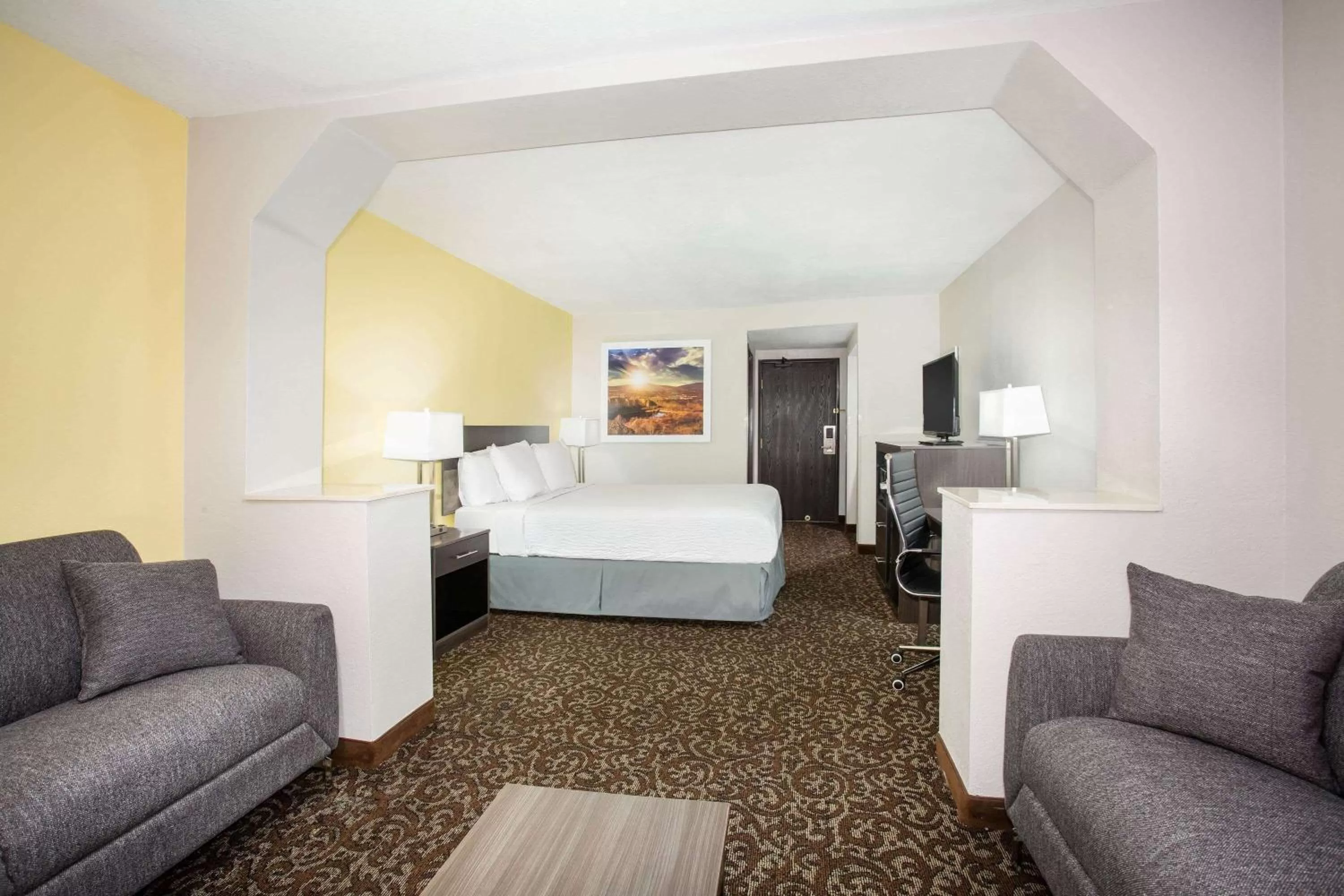 Photo of the whole room, Bed in Days Inn by Wyndham Phoenix North