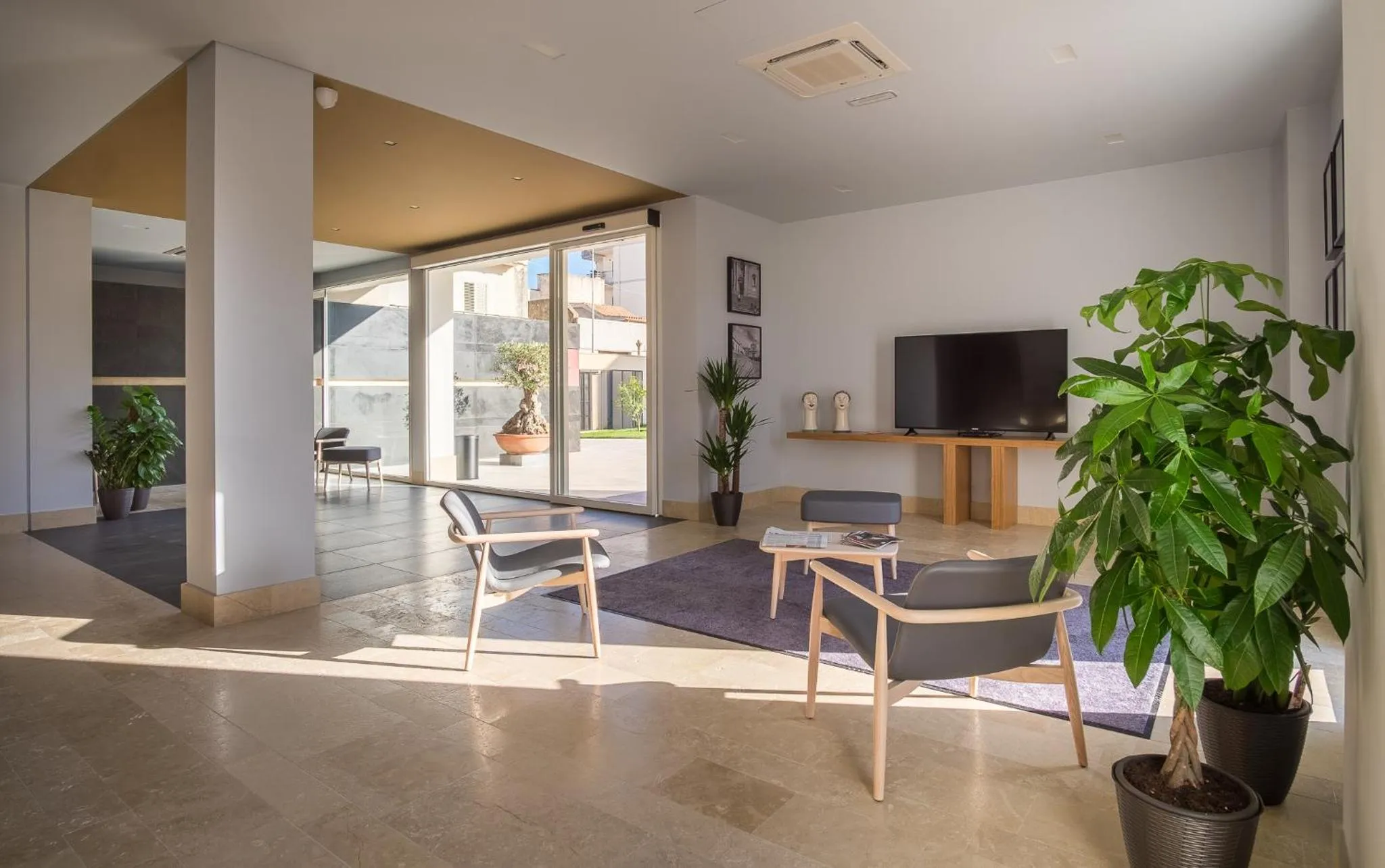 Lobby or reception in Netum Hotel