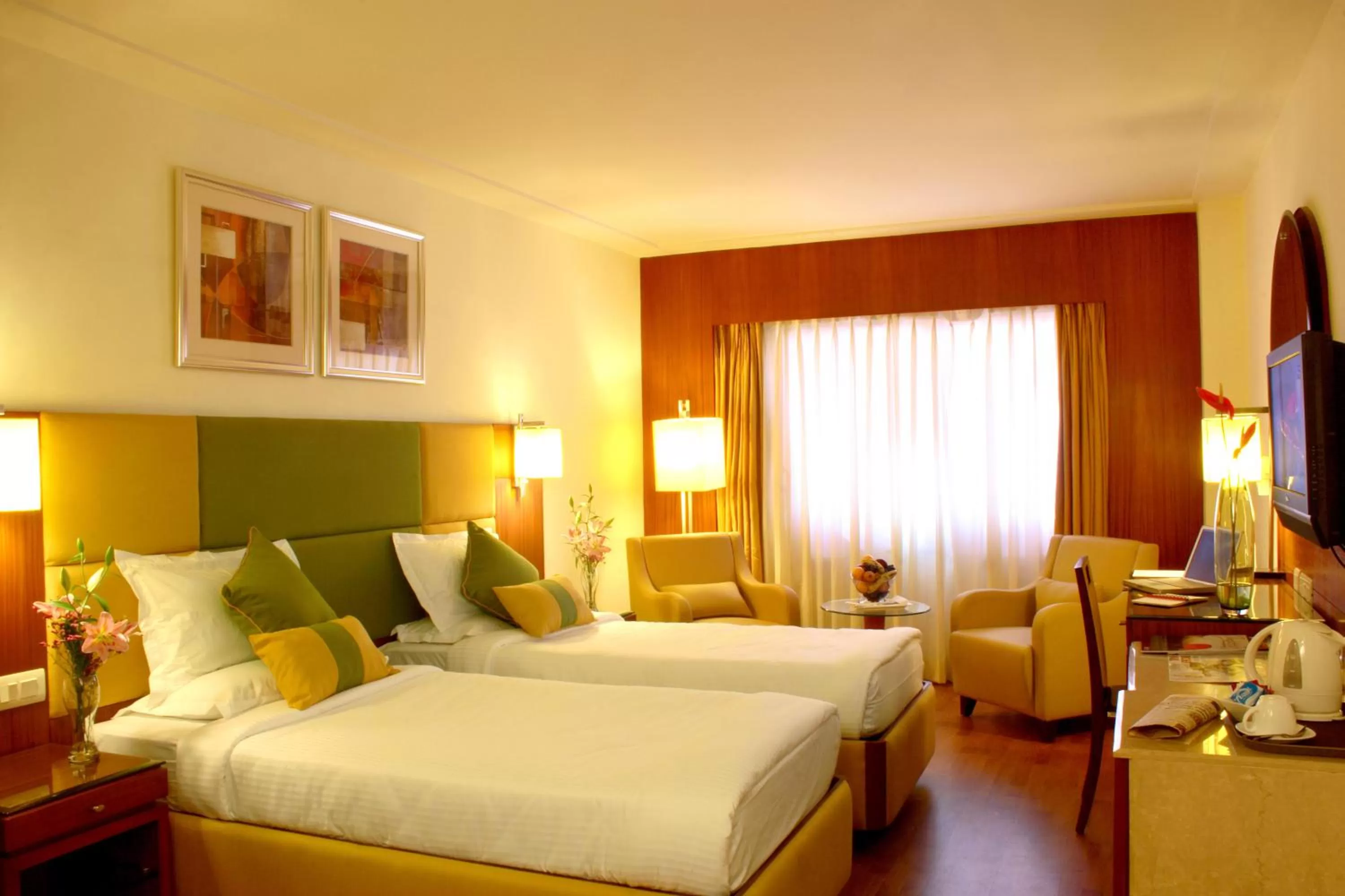 Photo of the whole room, Bed in Hampshire Plaza