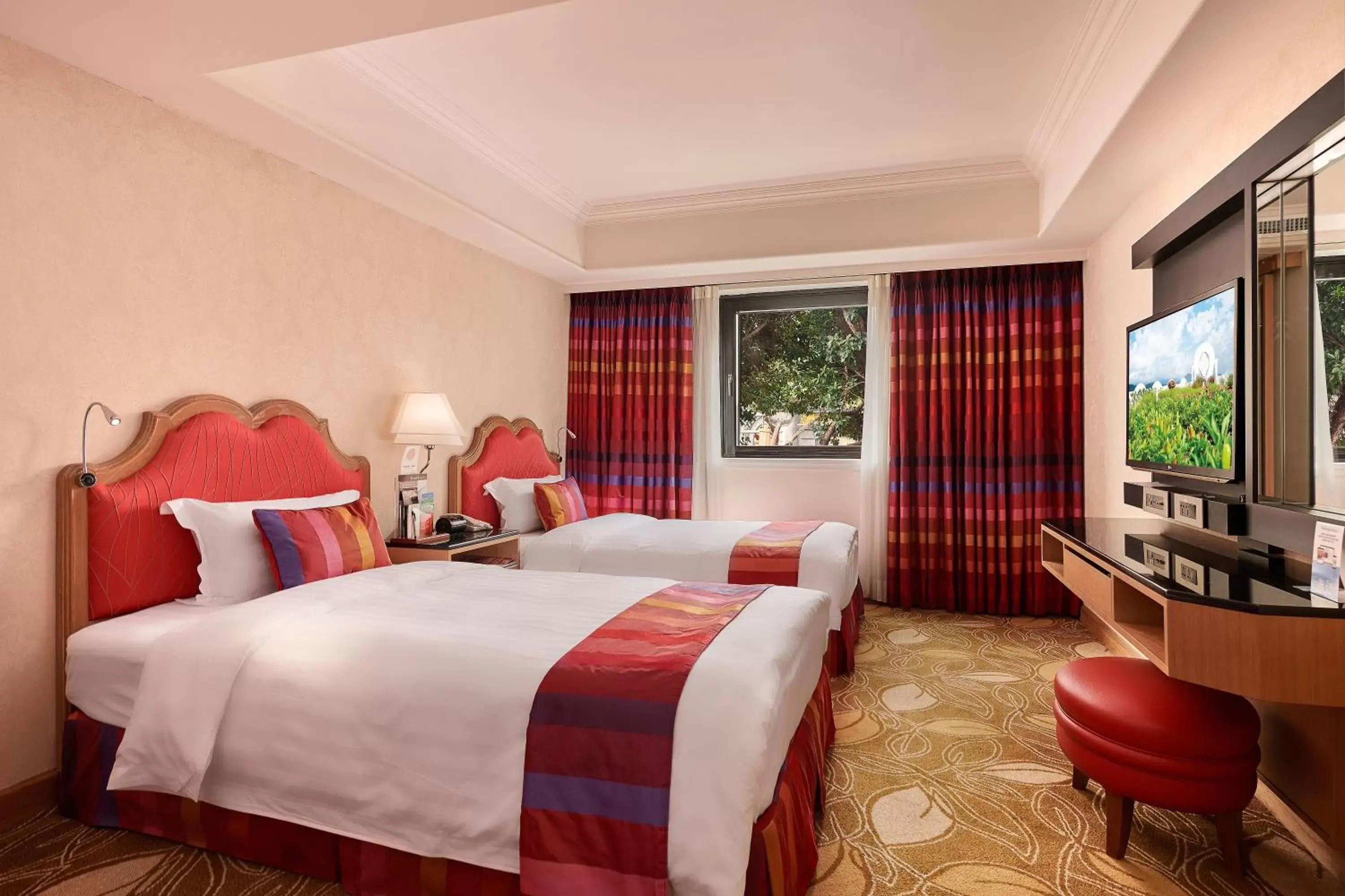 Deluxe Twin Room in The Riviera Hotel Taipei Deluxe Twin Room in The Riviera Hotel Taipei