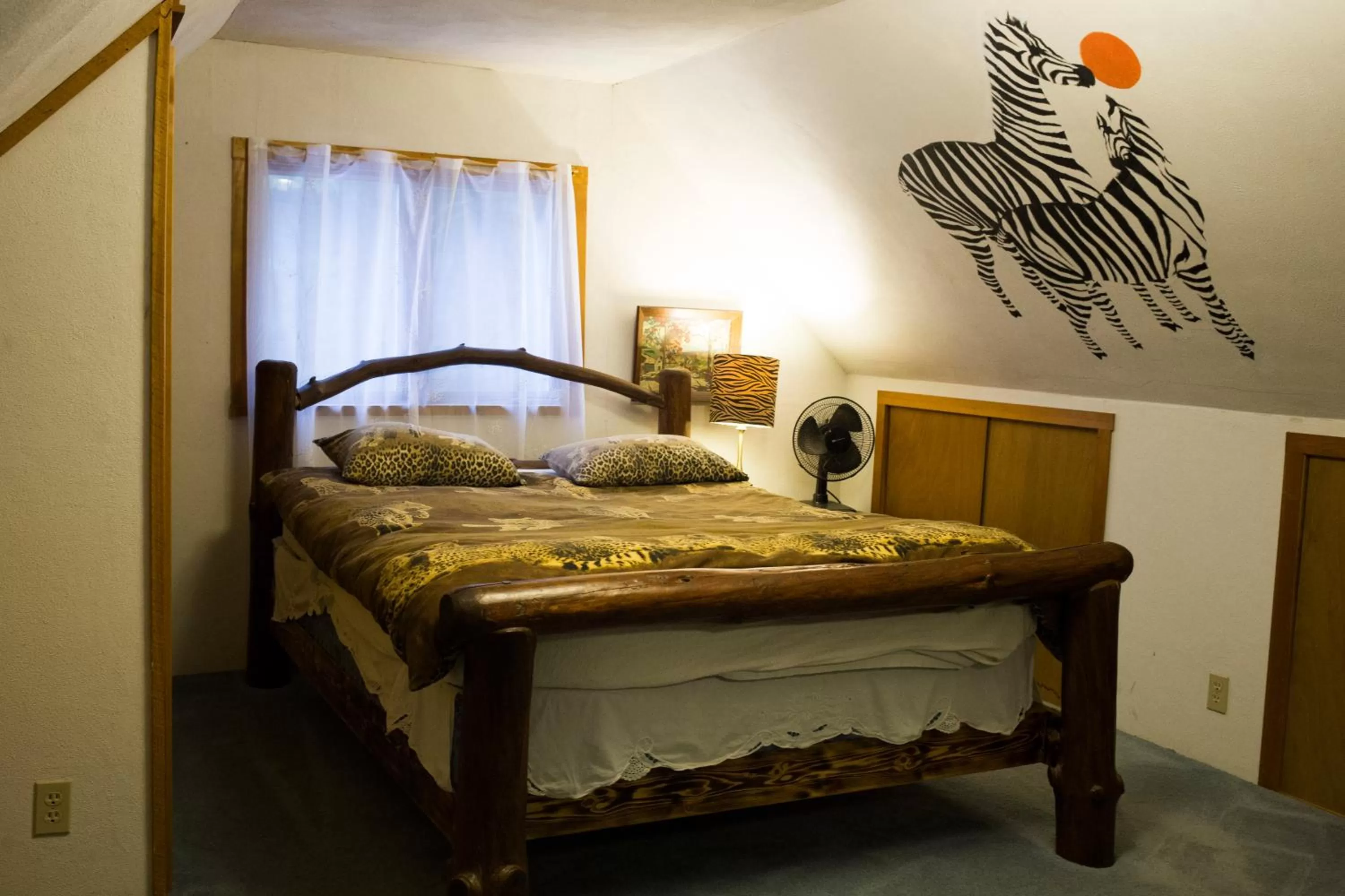 Bed in Log Country Inn Bed and Breakfast of Ithaca