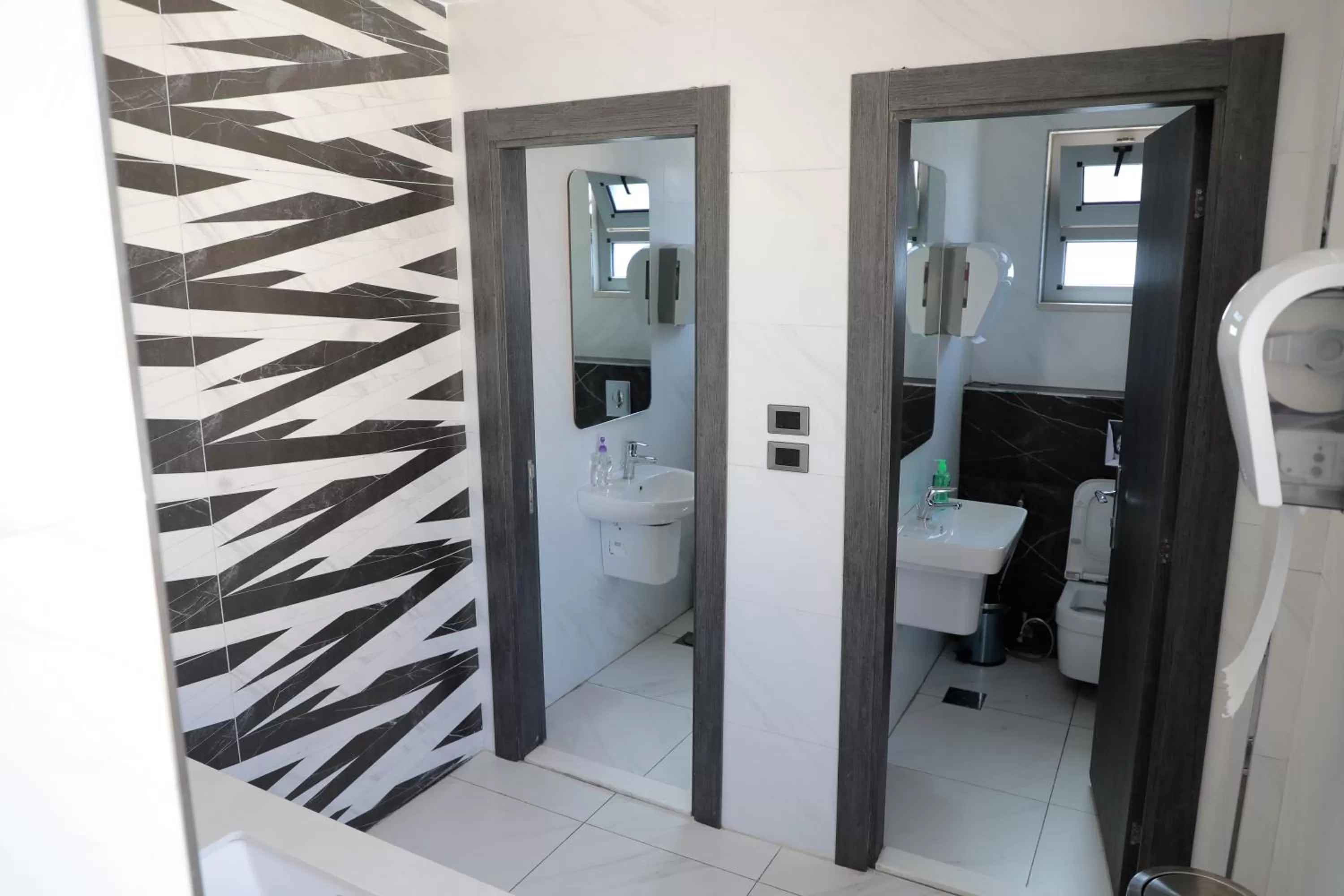 Toilet in Nishan Hotel