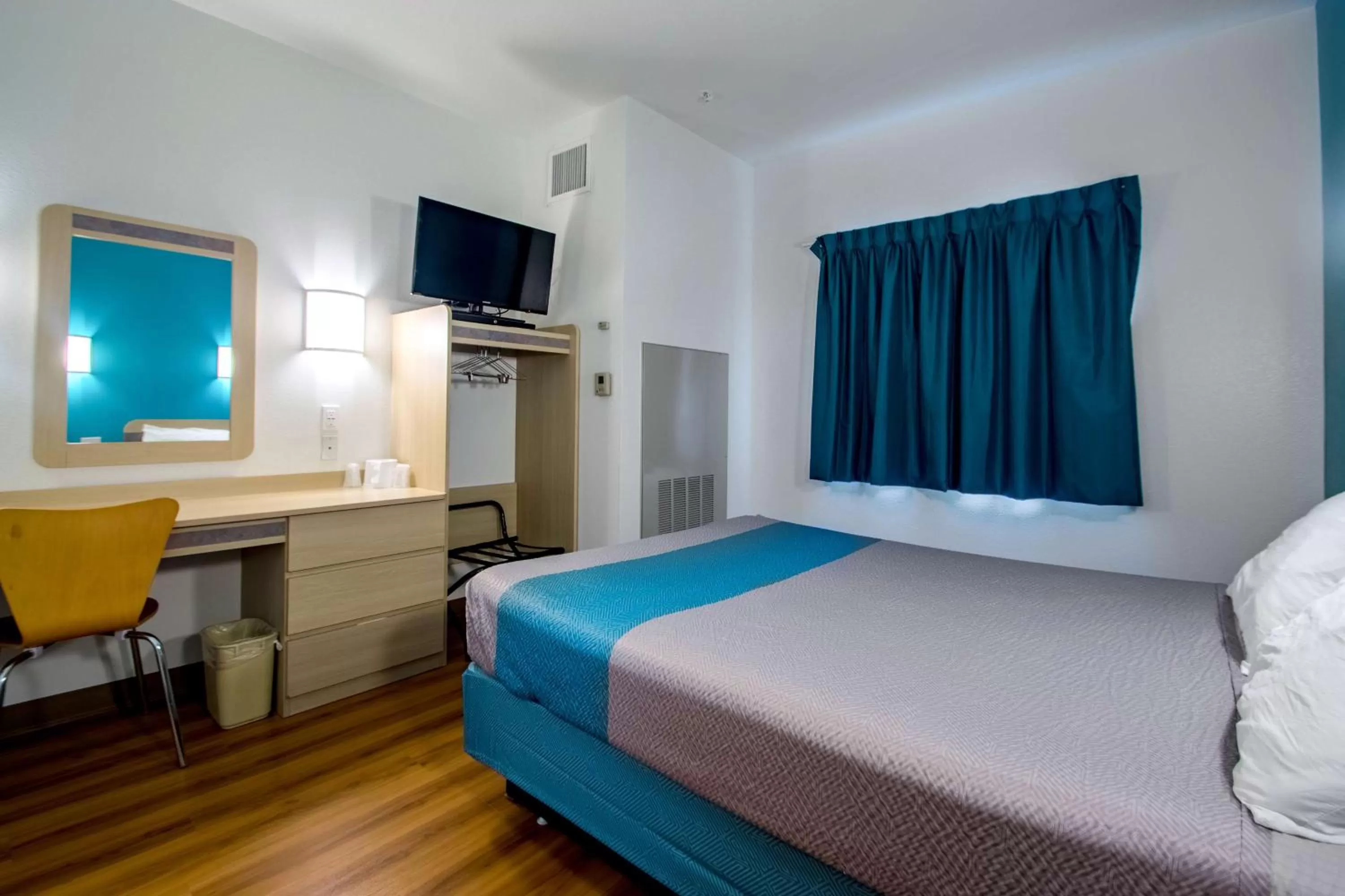 Photo of the whole room in Motel 6-Portland, OR - North