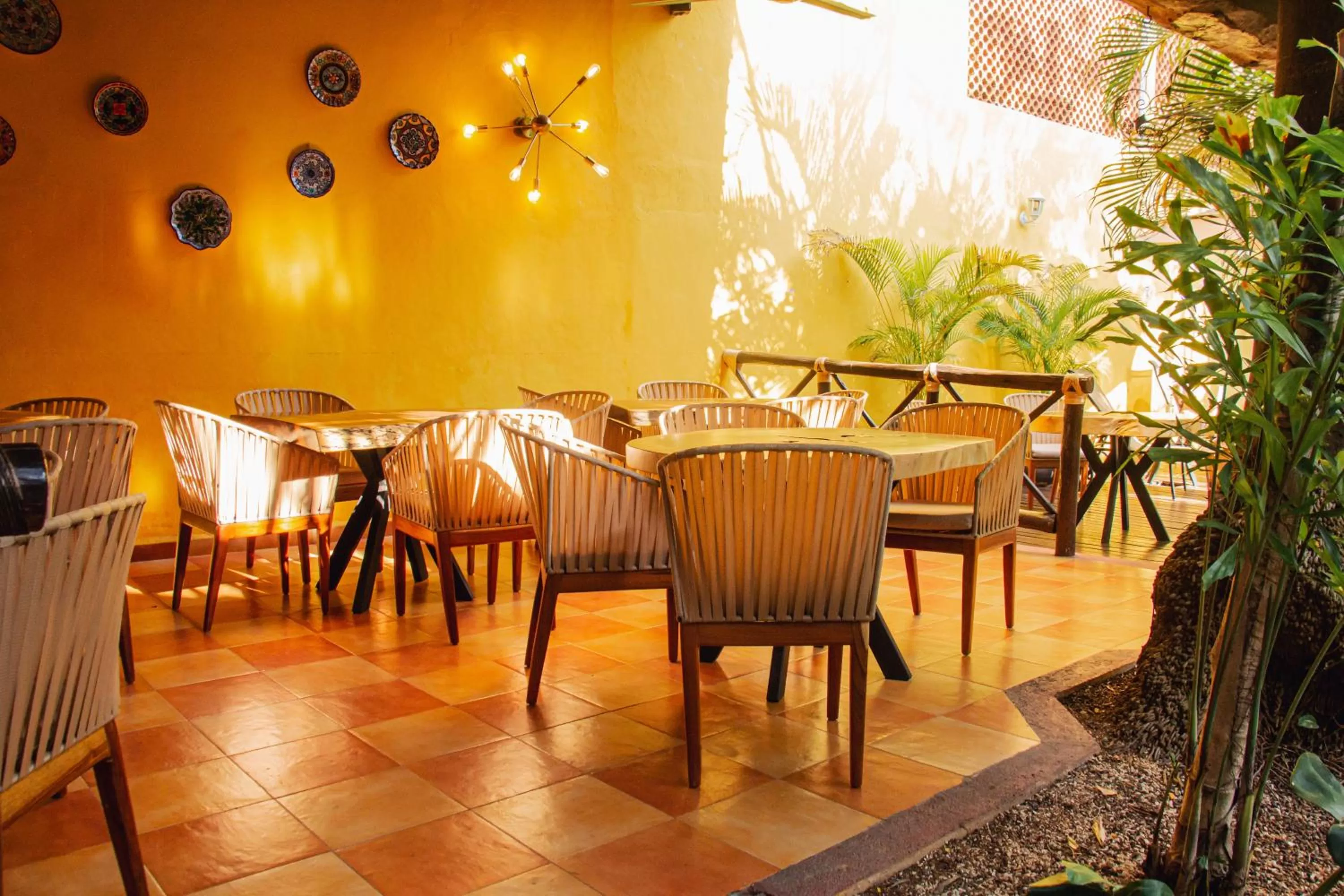 Restaurant/places to eat in Hotel Marionetas