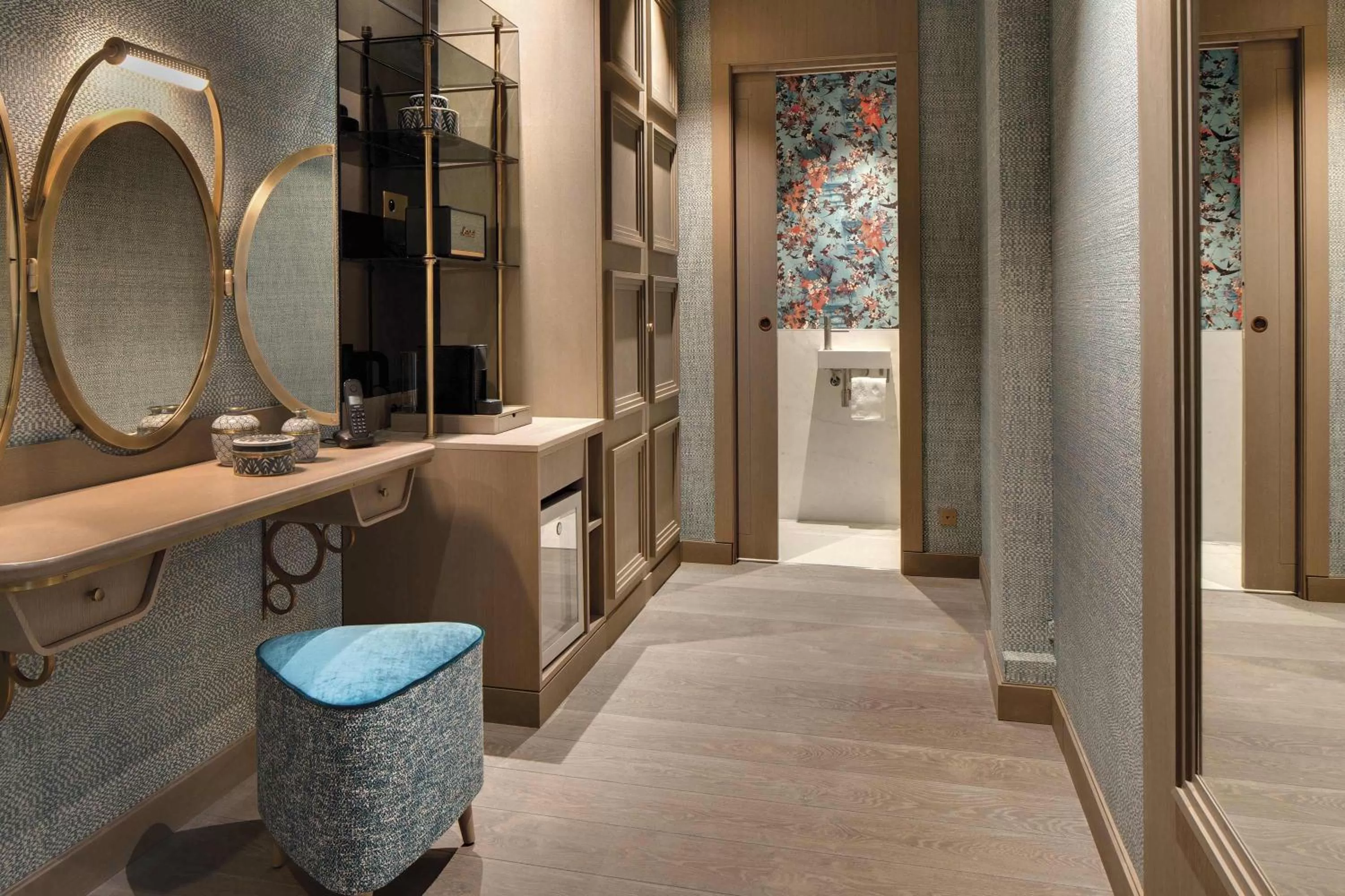 Photo of the whole room in La Demeure Montaigne