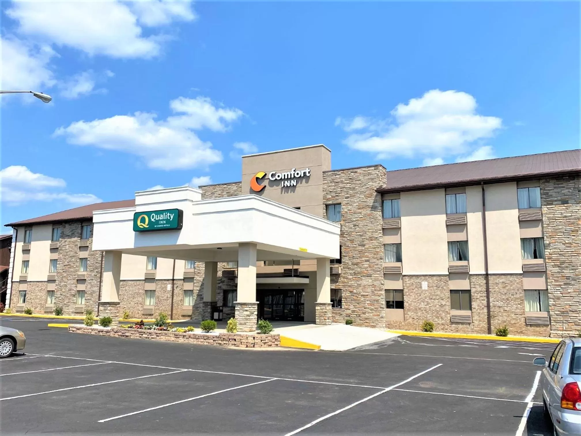 Property building in Comfort Inn Charleston South