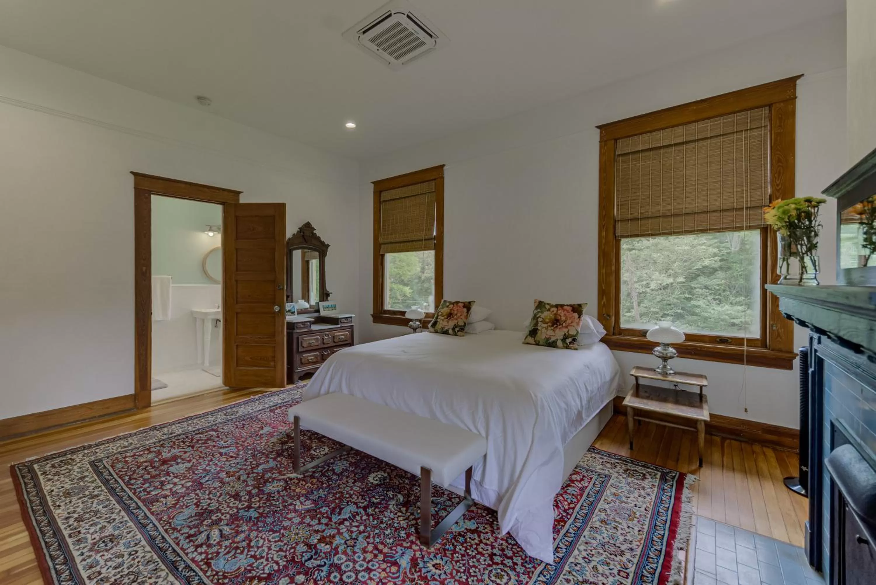 Bed in Oak Hall Bed and Breakfast