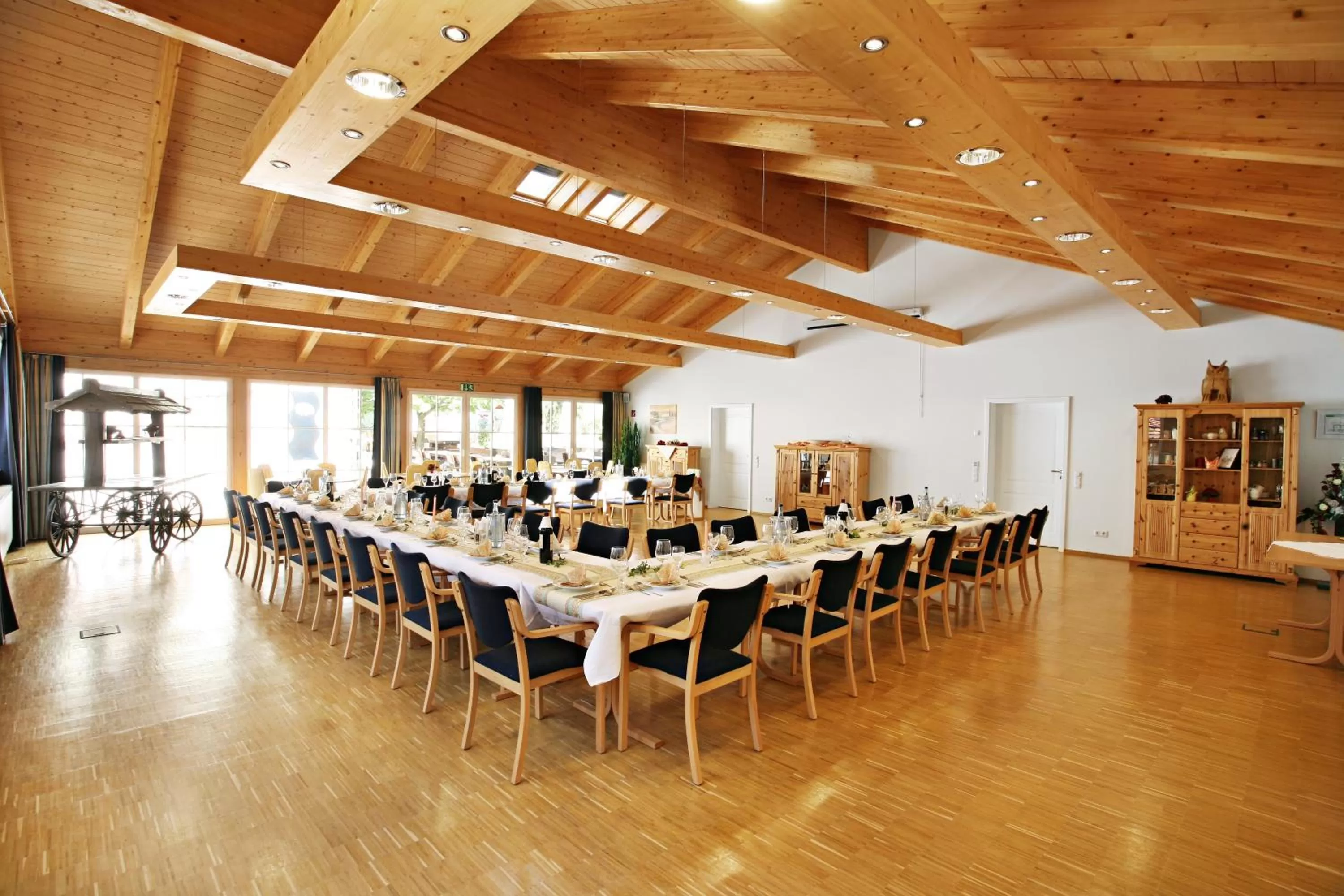 Restaurant/places to eat in Landhotel Weißer Hahn