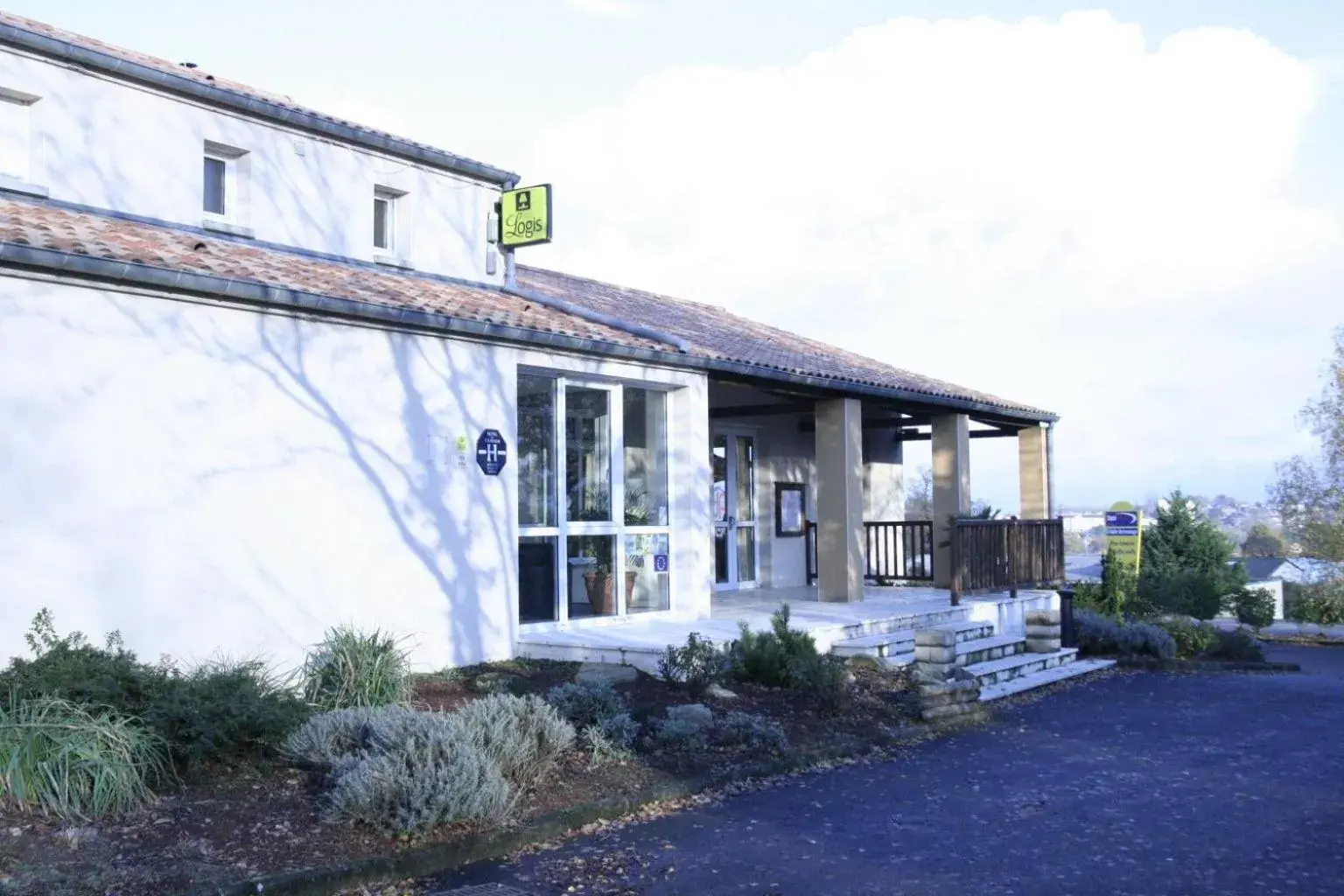 LOGIS Hôtel LES 3 MARCHANDS LOGIS Hôtel LES 3 MARCHANDS