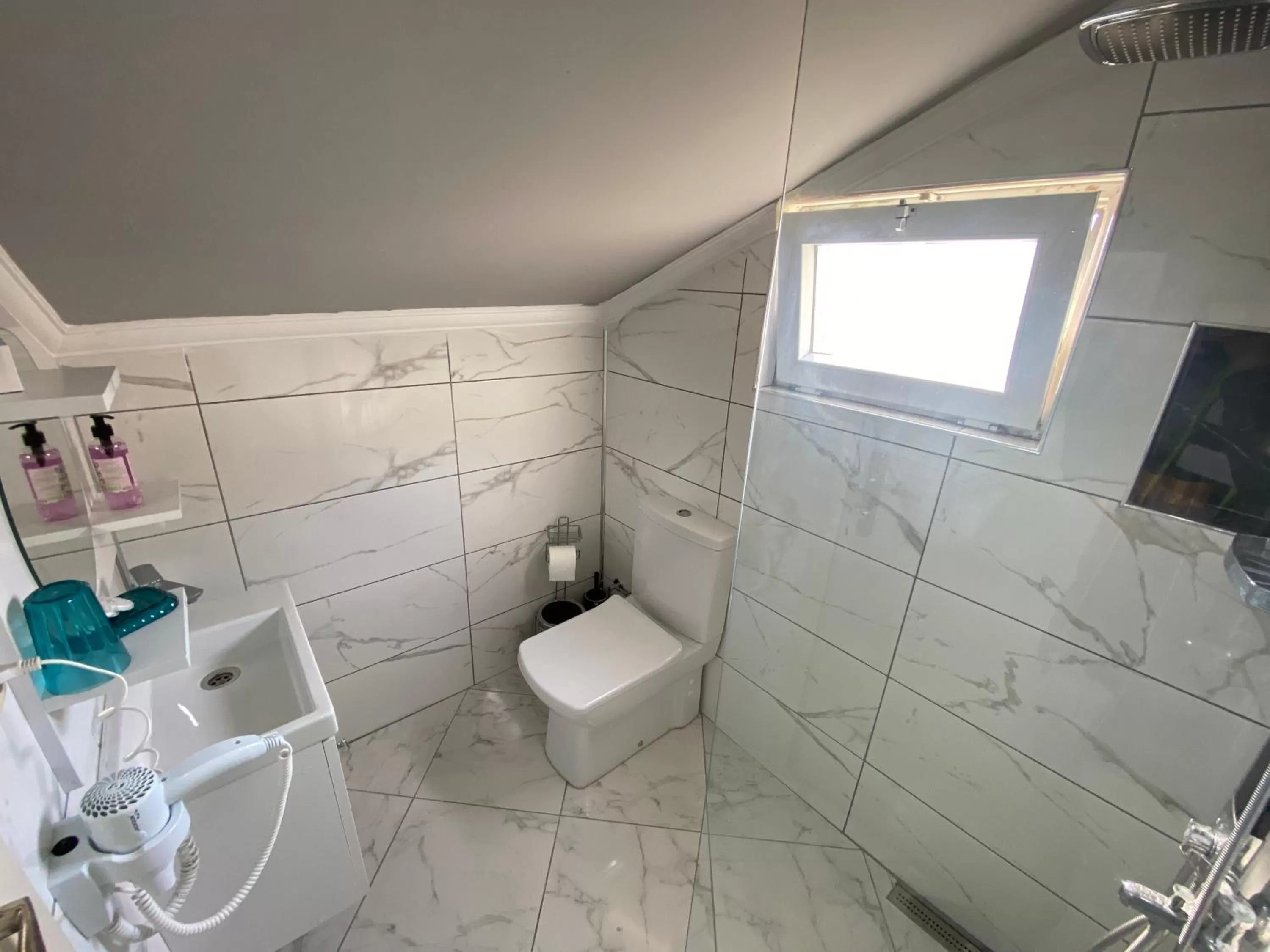 Shower in AMASRA Marina Pansiyon