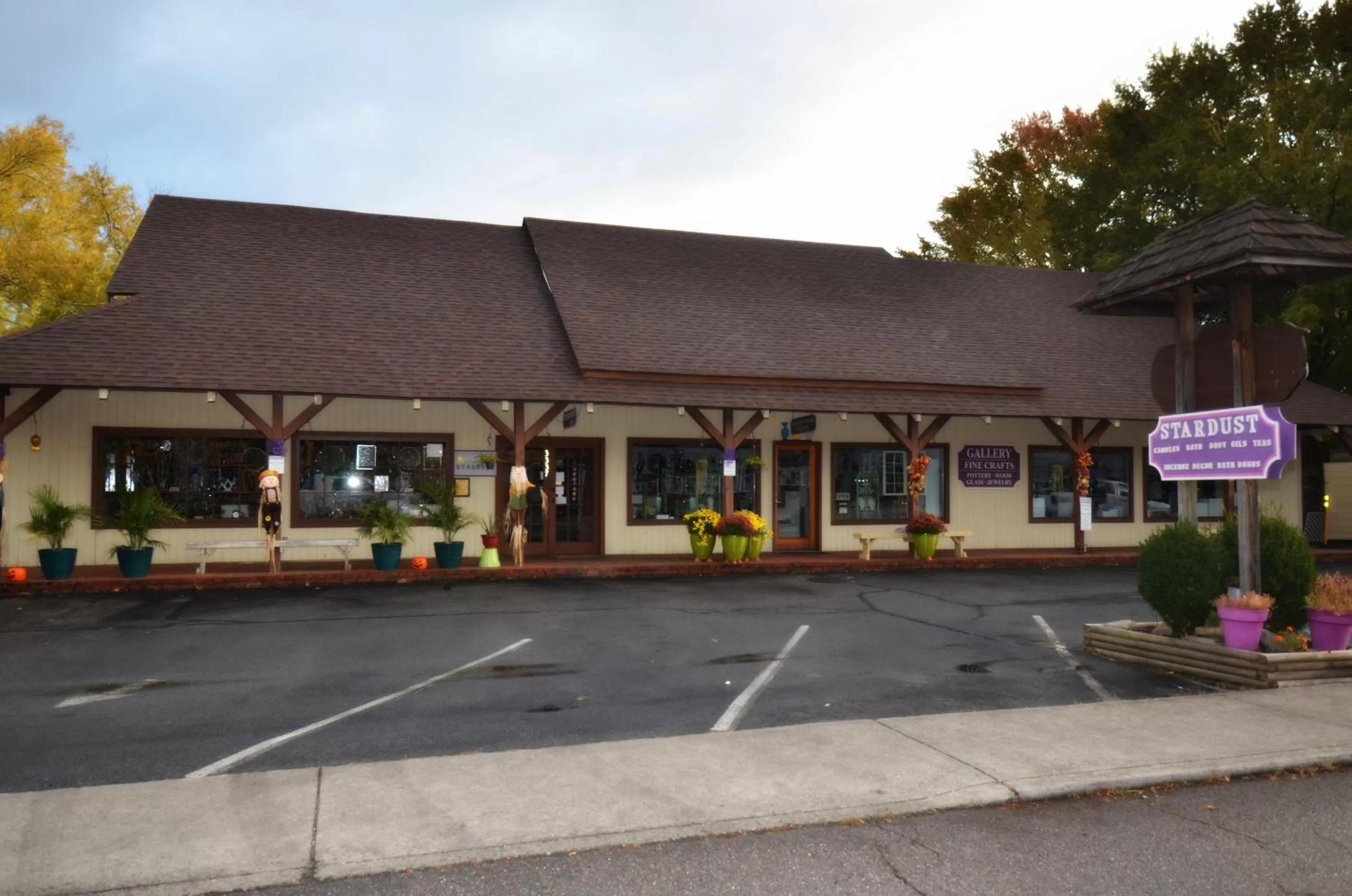 Shopping Area, Property Building in Rivergate Mountain Lodge