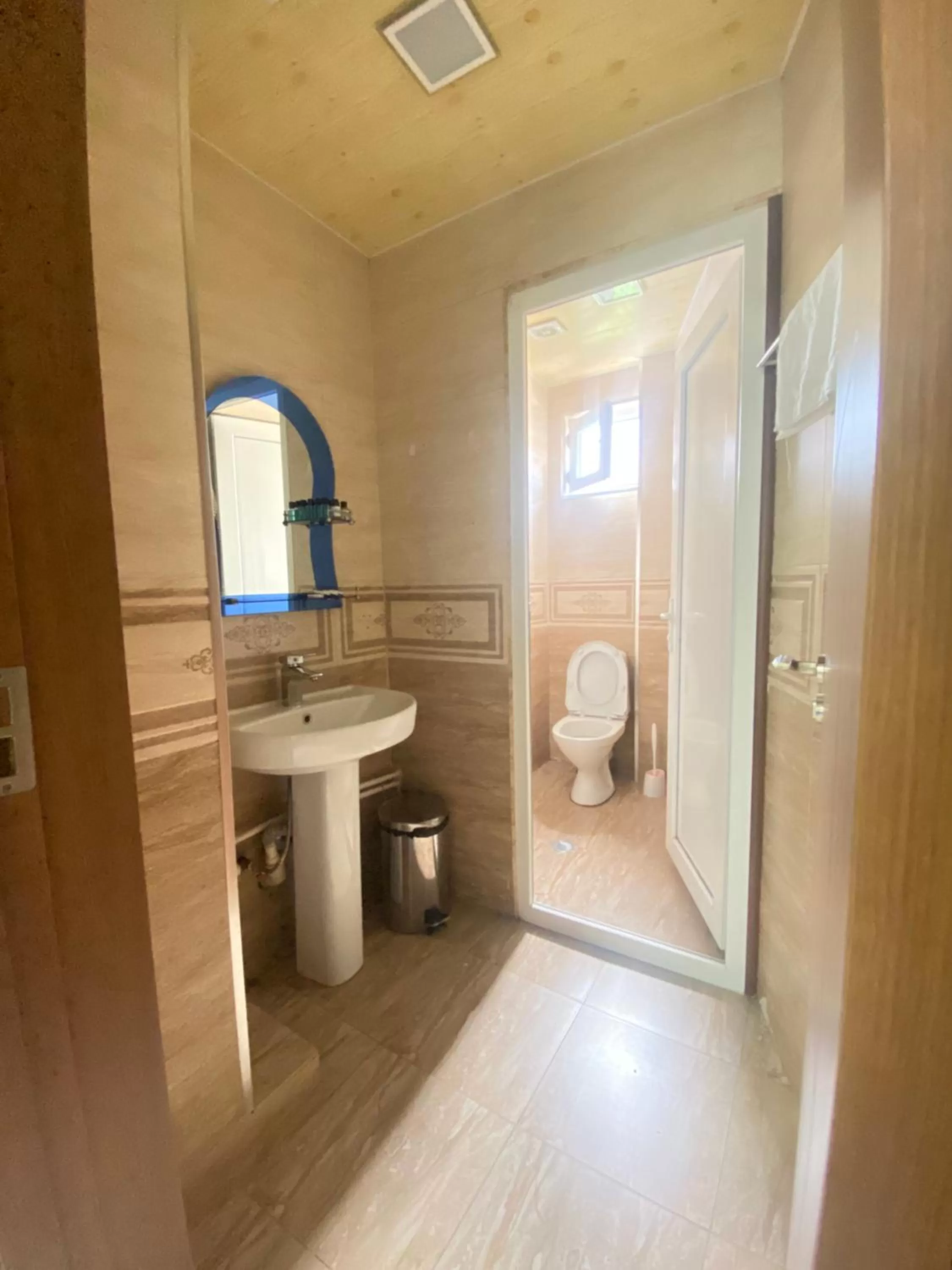 Bathroom in Hotel Garanti