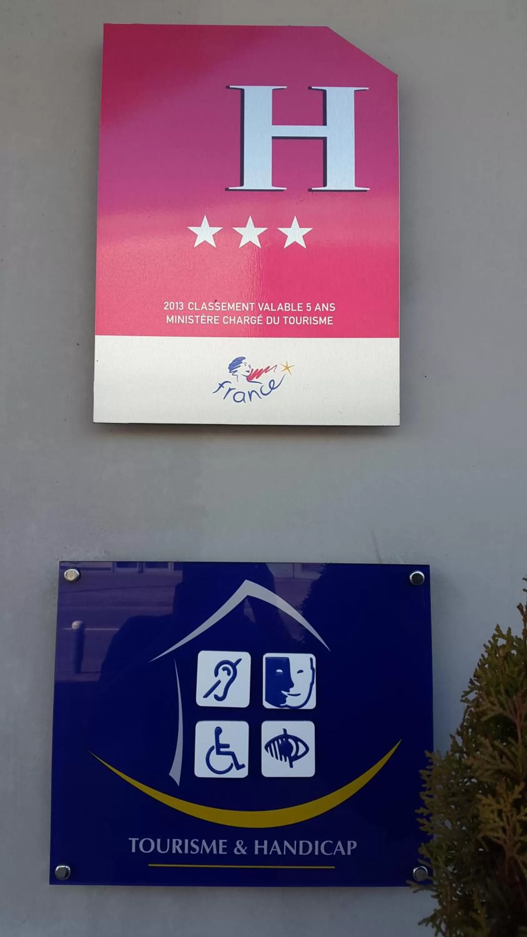 Logo/Certificate/Sign in ibis Styles Montbéliard