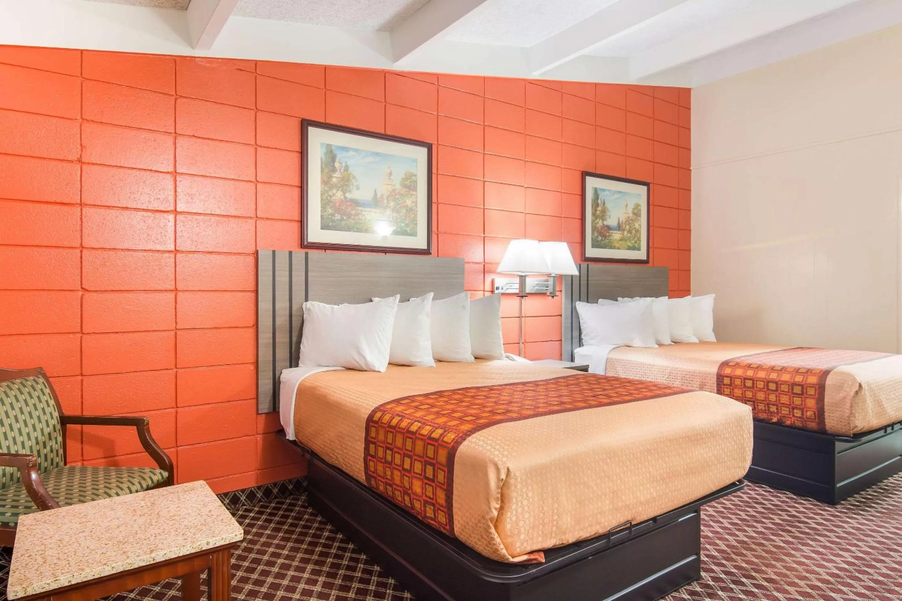 Photo of the whole room, Bed in Rodeway Inn Nashville