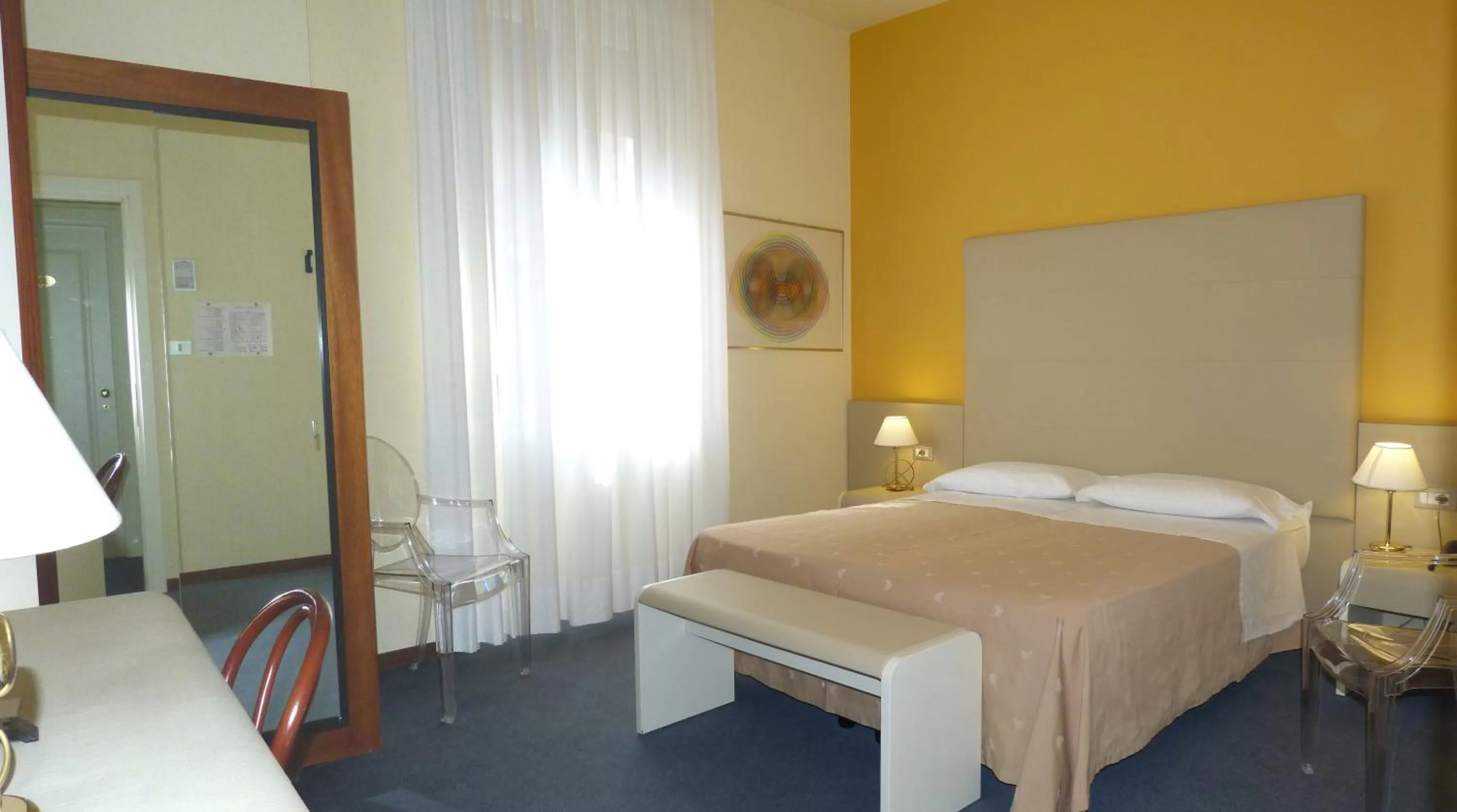 Photo of the whole room, Bed in Hotel Centrale Byron