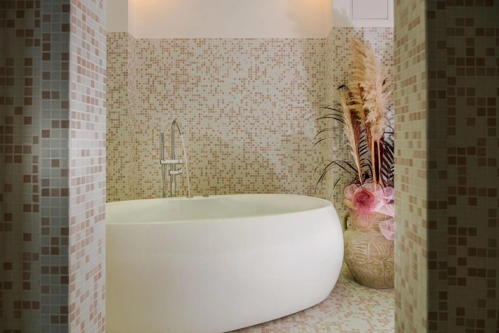 Bath in Albergo Rossini 1936 Small & Charming