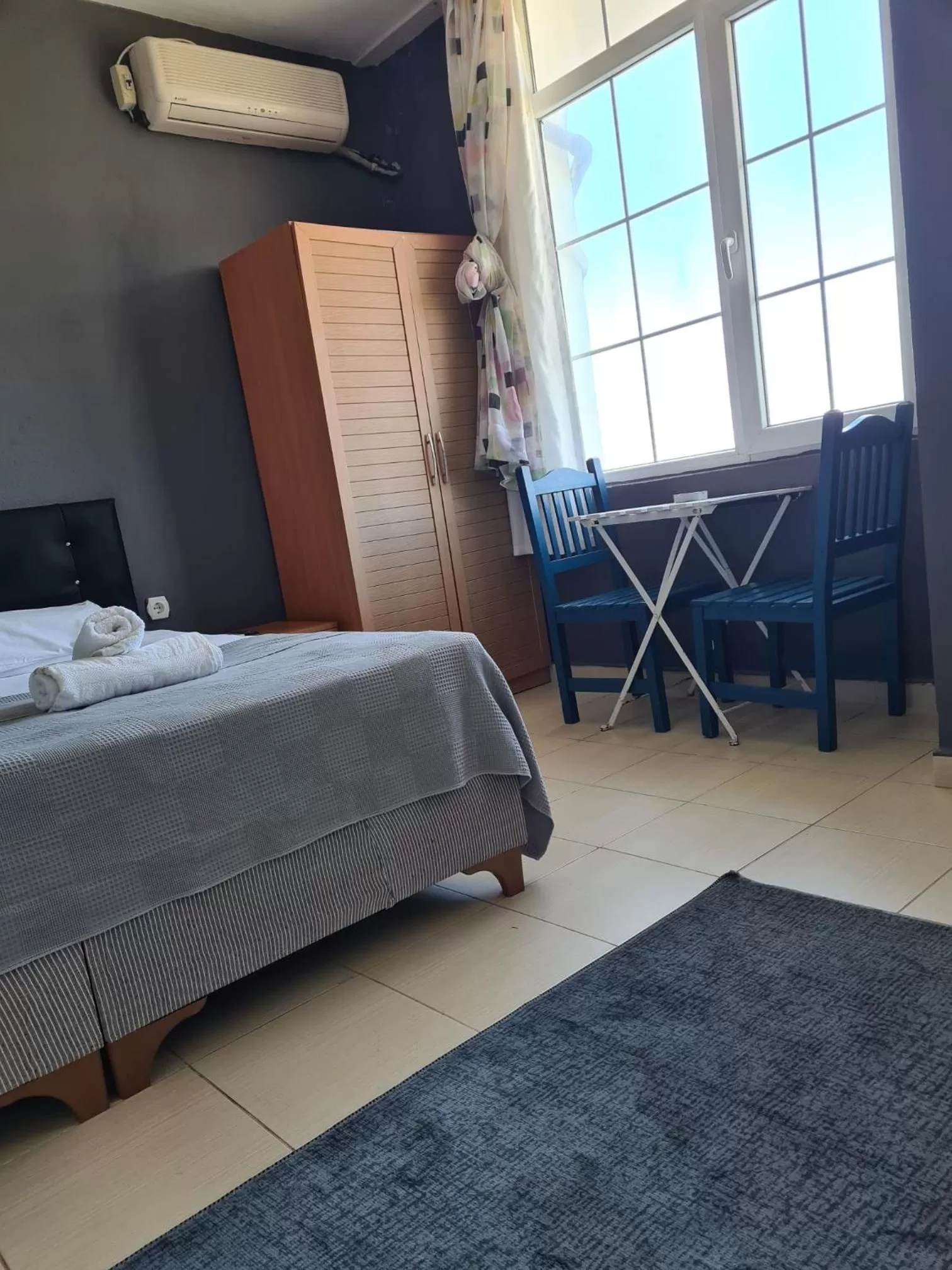 Restaurant/places to eat in Sword hotel