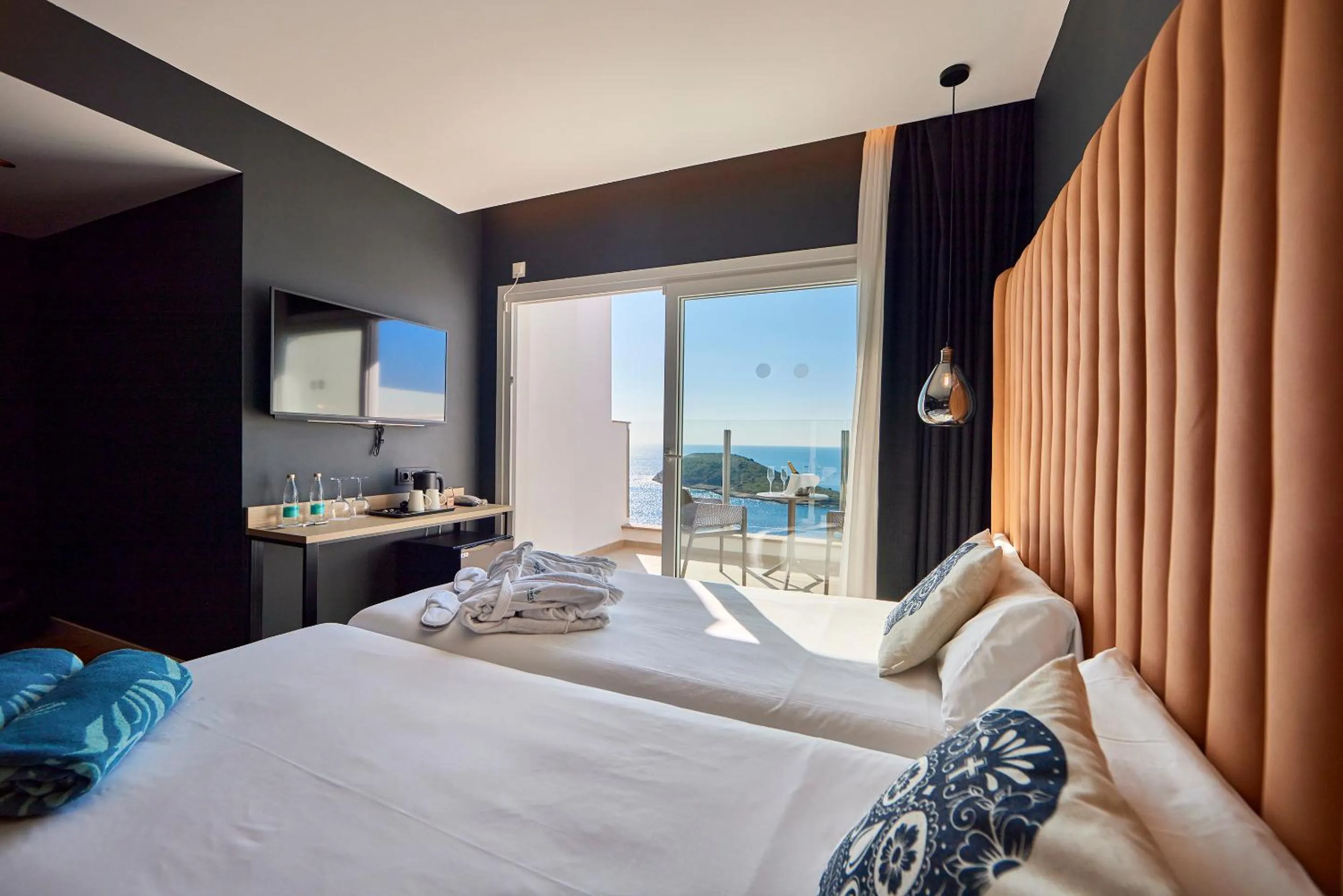 Photo of the whole room, Bed in Hotel Florida Magaluf - Adults Only