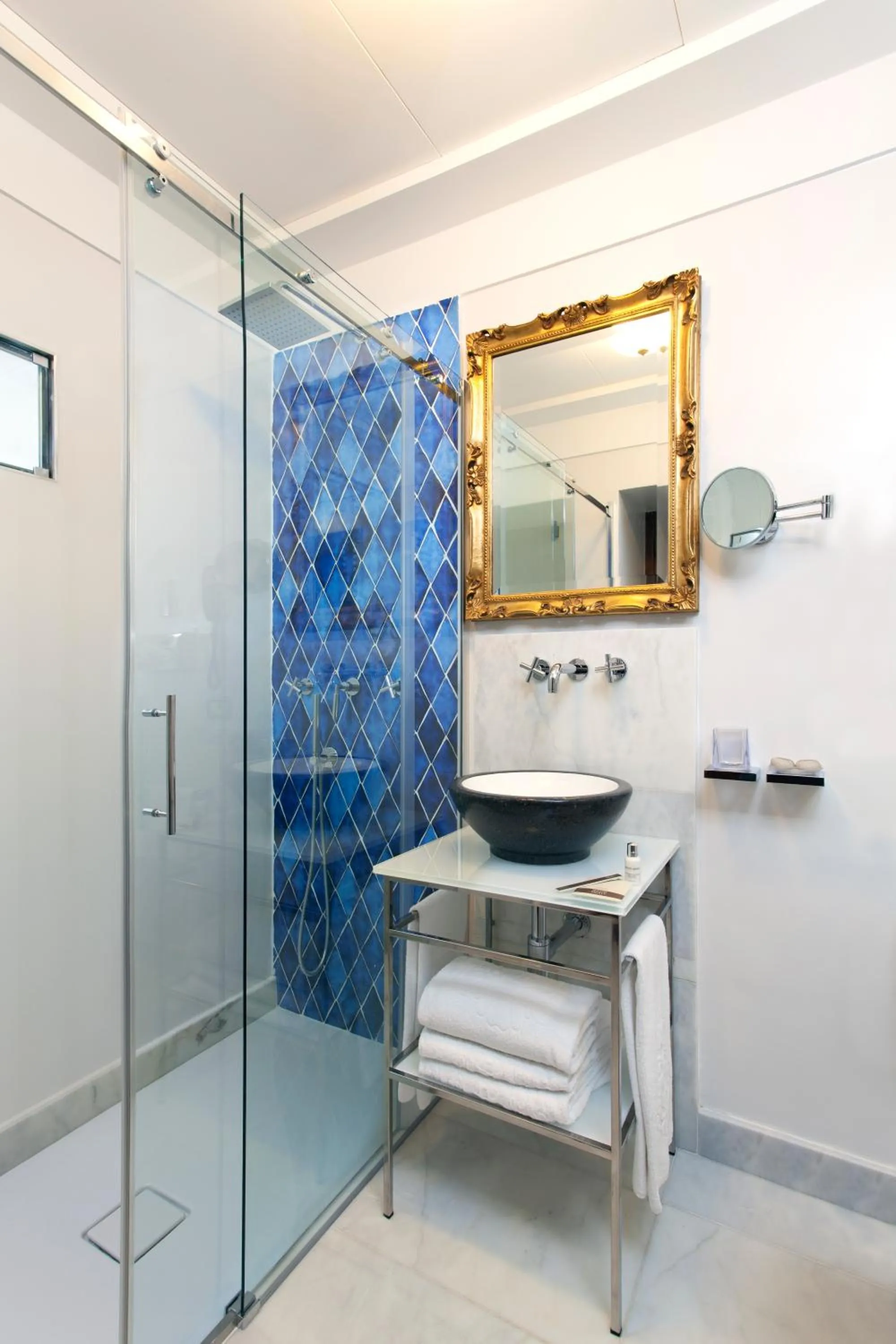 Shower in Grand Hotel Cocumella