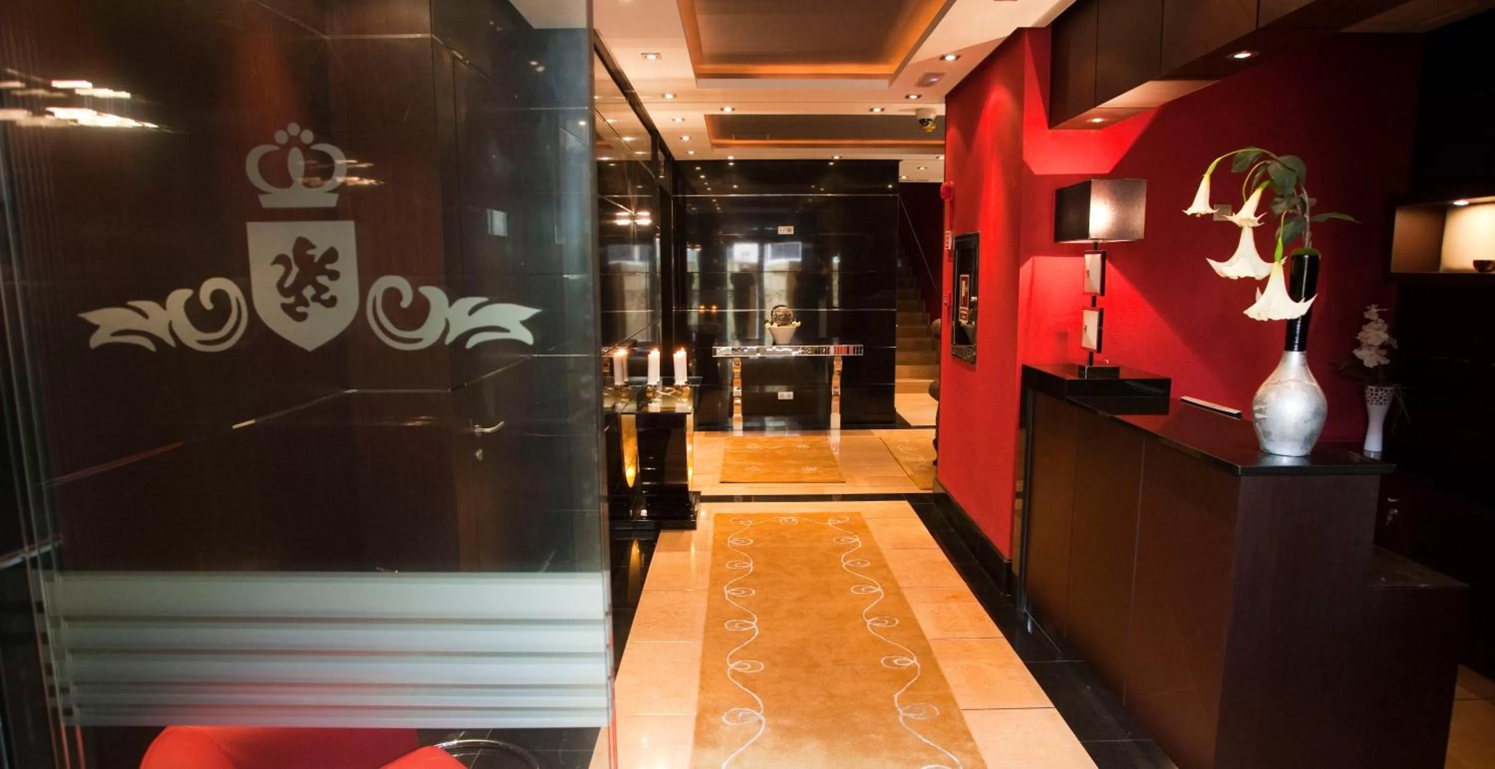 Lobby or reception in Nexus Valladolid Suites & Hotel