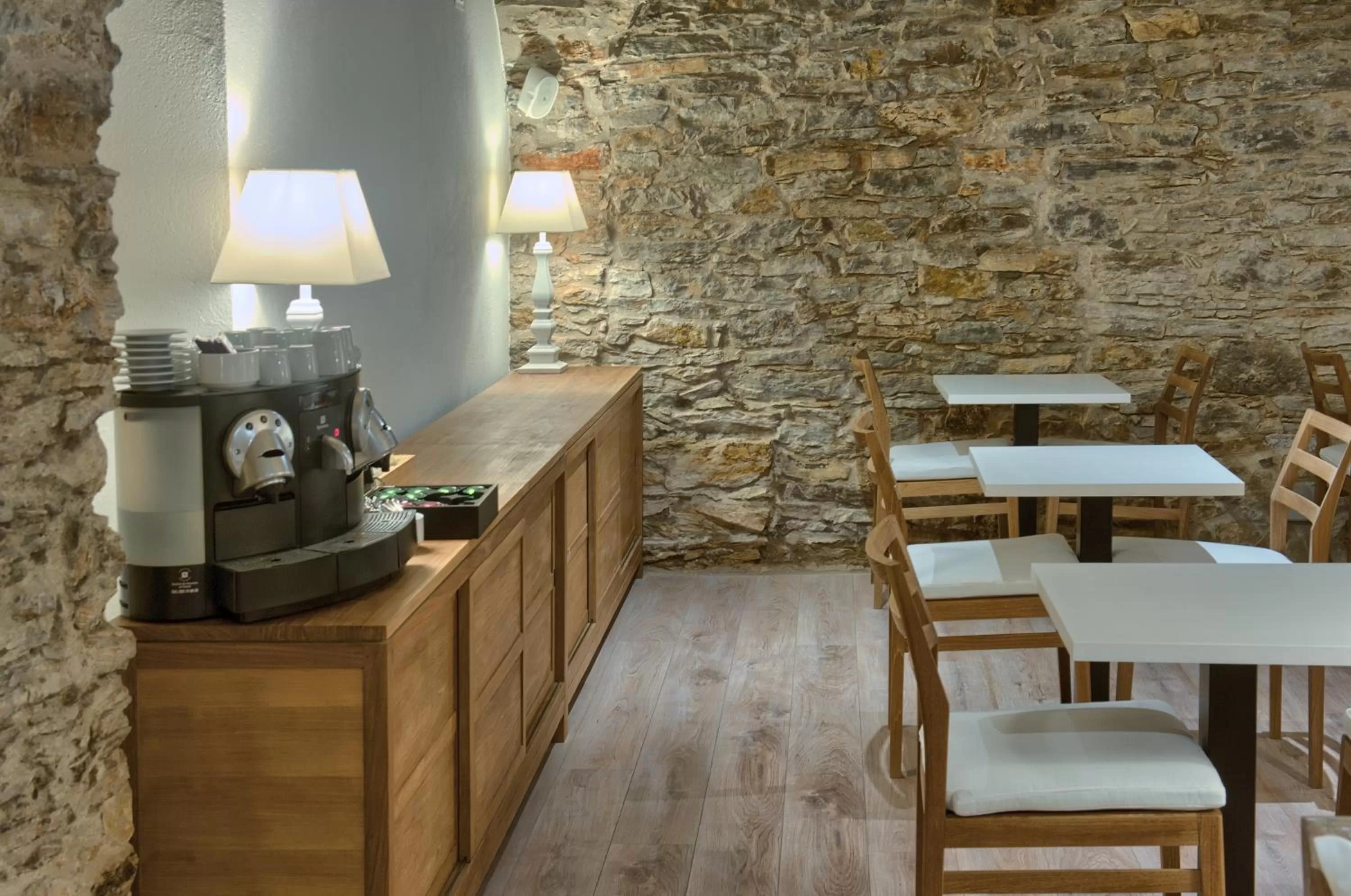 Restaurant/places to eat in El Petit Convent