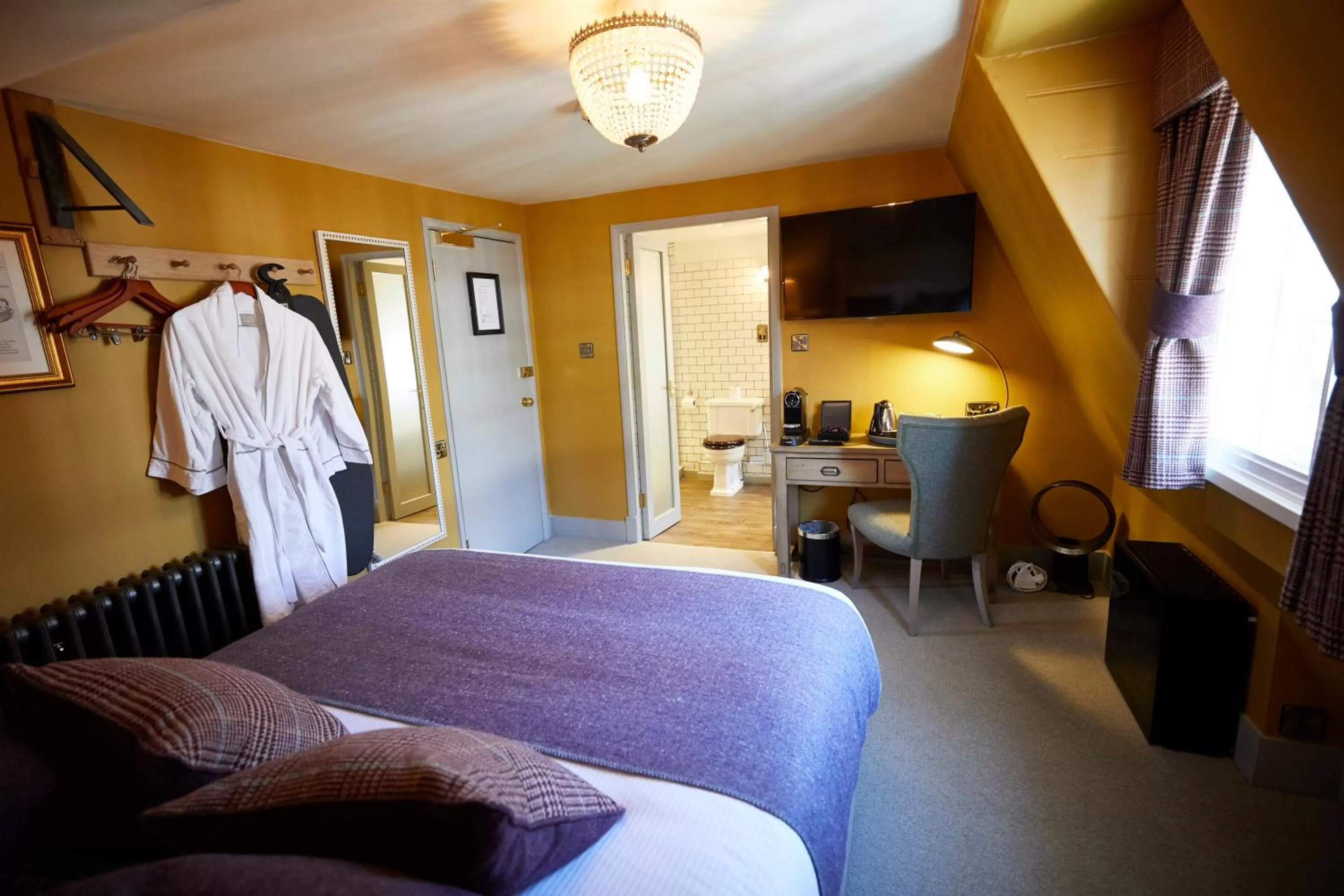 Photo of the whole room, Bed in Wykeham Arms