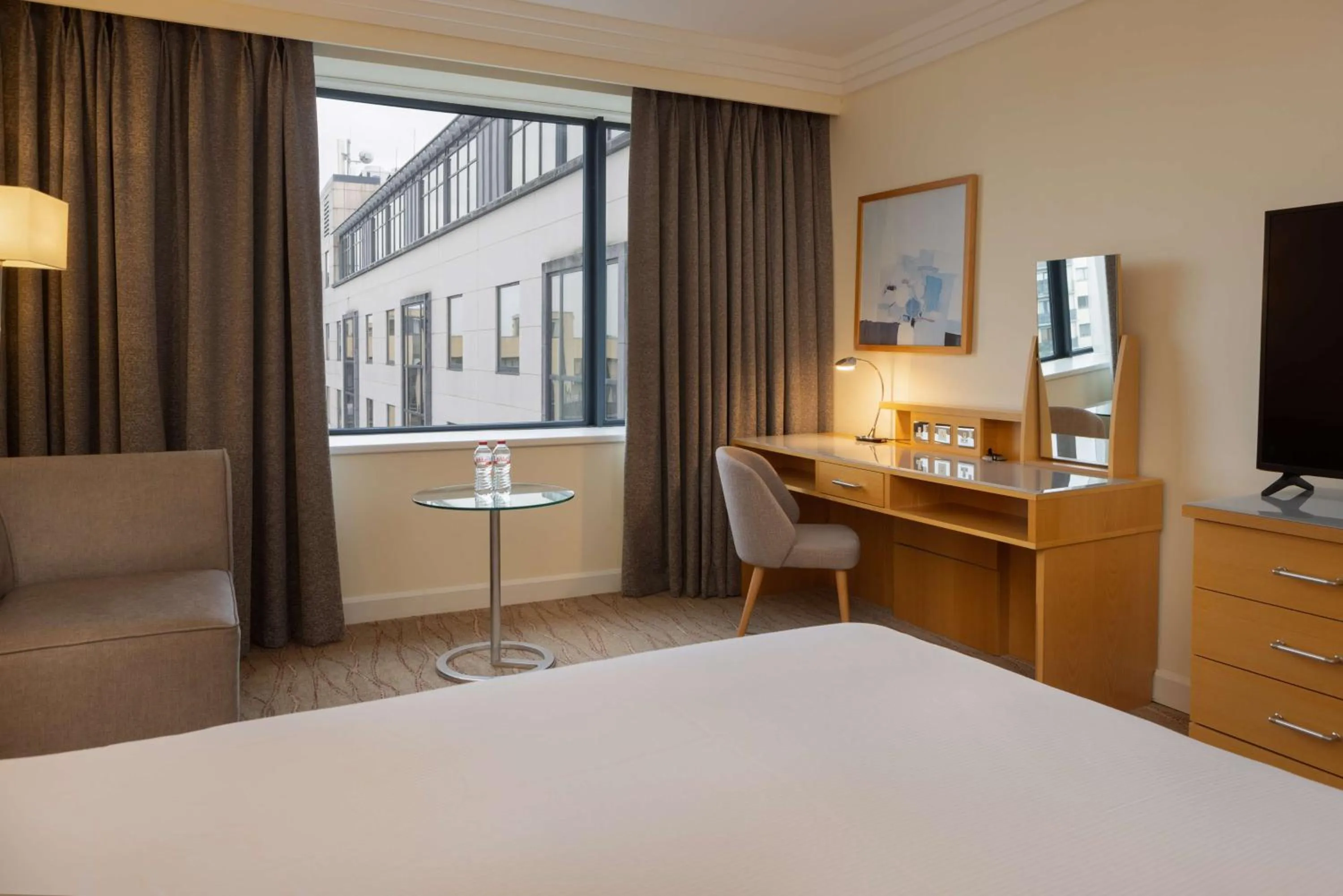 Bedroom, Bed in Hilton Dublin Airport