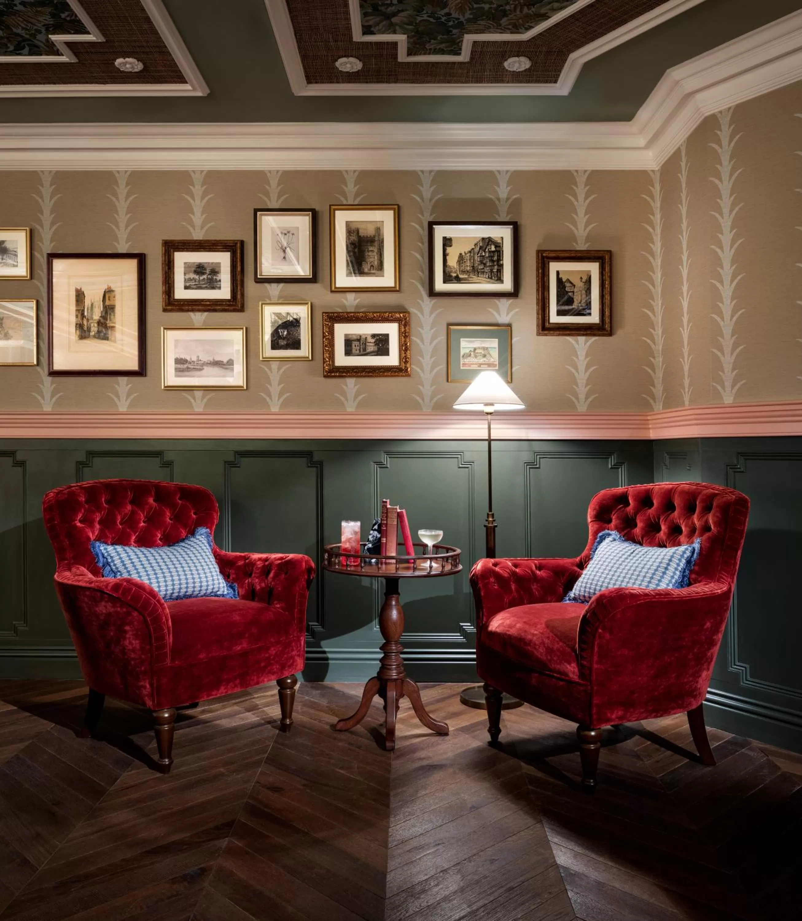 Communal lounge/ TV room in Graduate by Hilton Cambridge