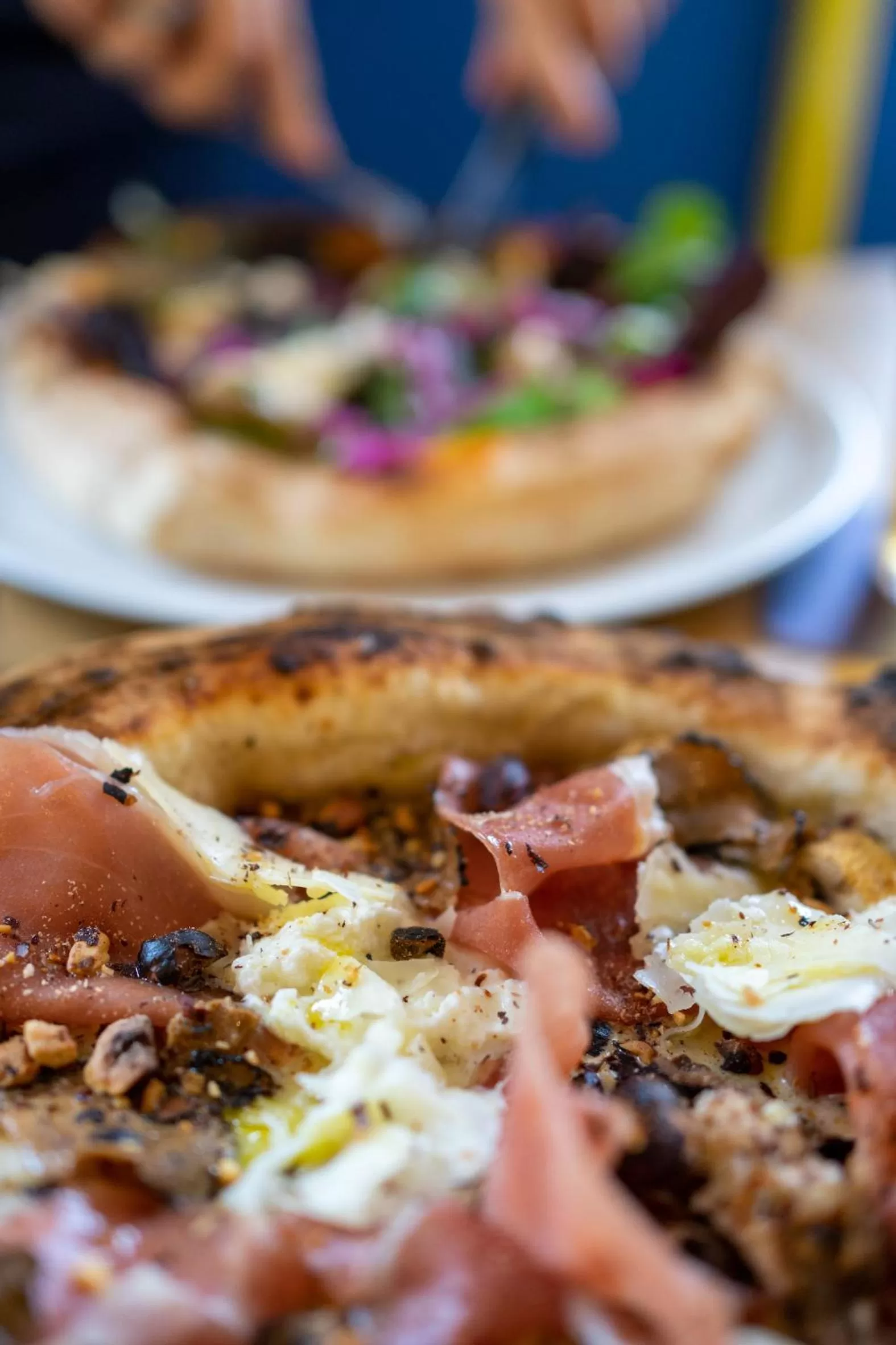 Restaurant/places to eat in Le Lieu Dit