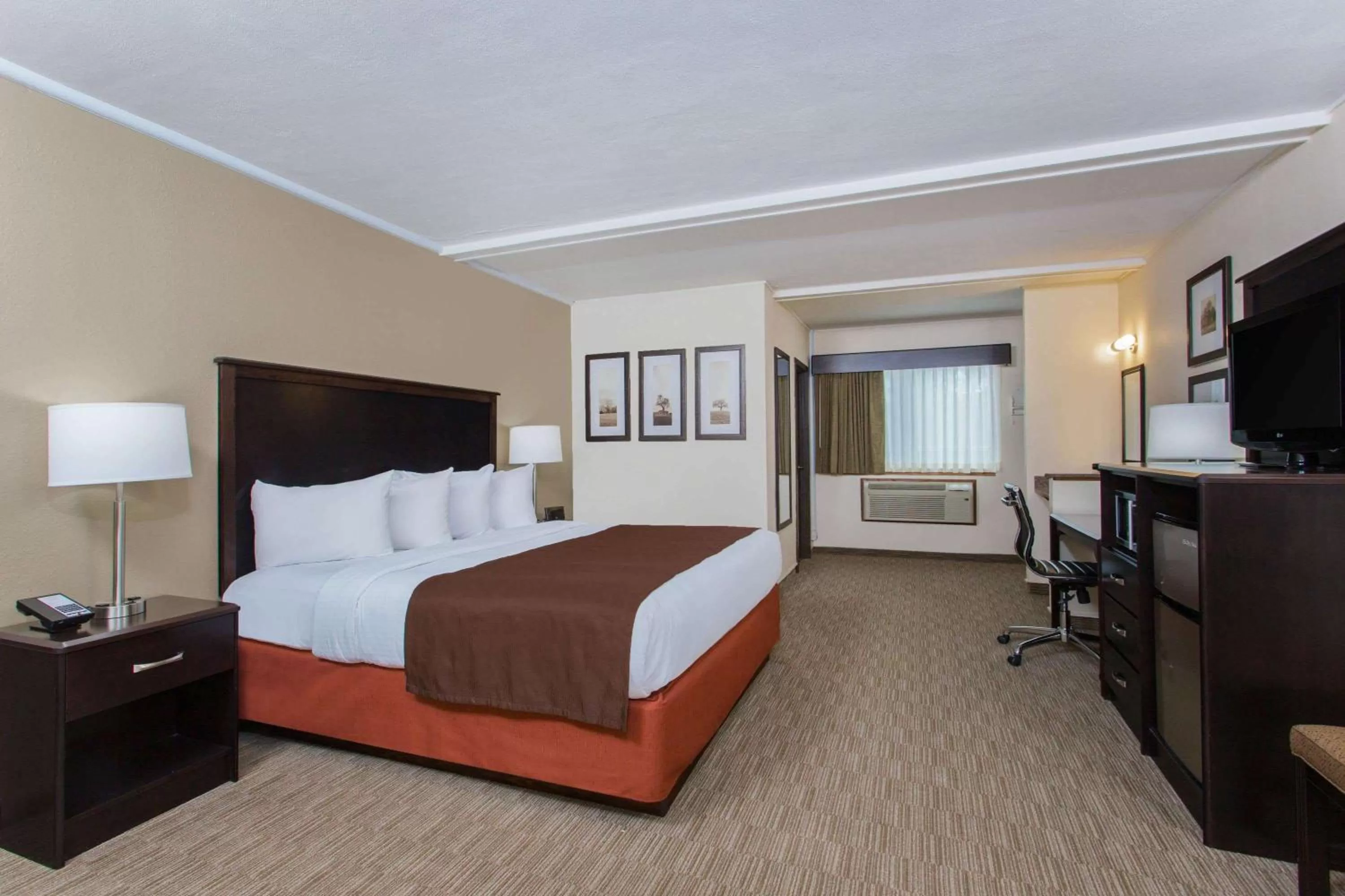 Photo of the whole room, Bed in AmericInn by Wyndham Janesville