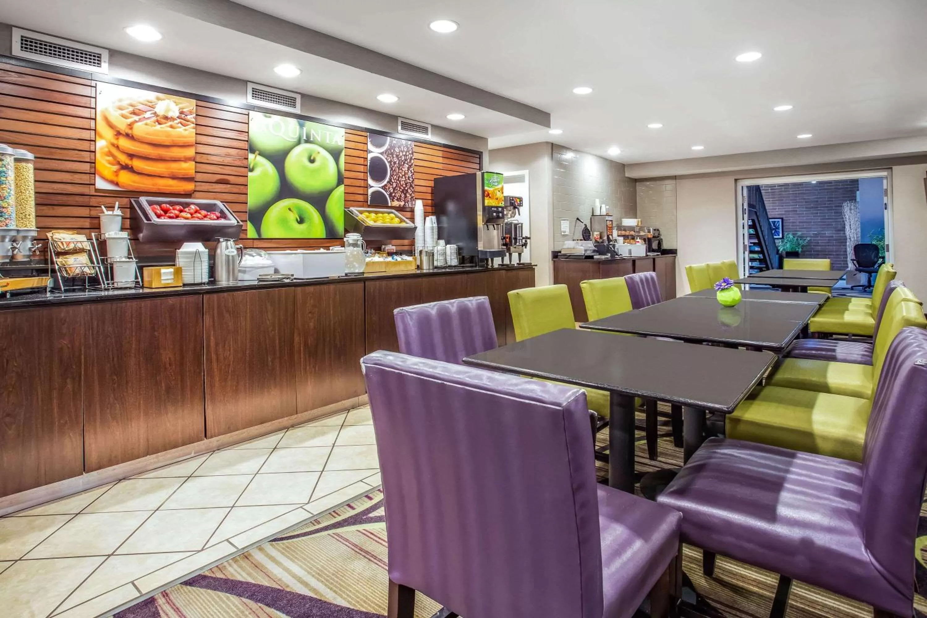 Restaurant/places to eat in La Quinta Inn by Wyndham Oshkosh