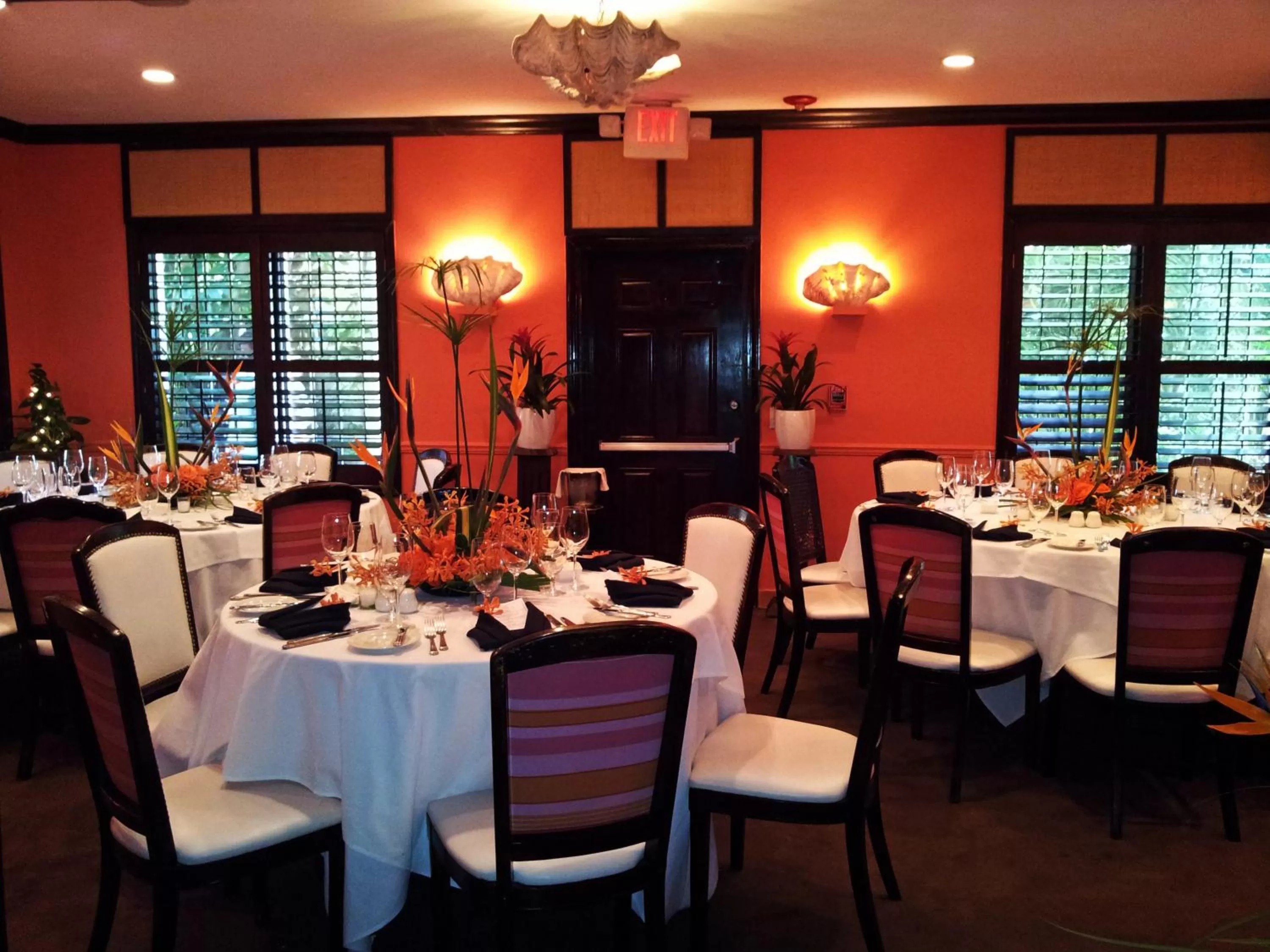 Restaurant/places to eat in The Caribbean Court Boutique Hotel