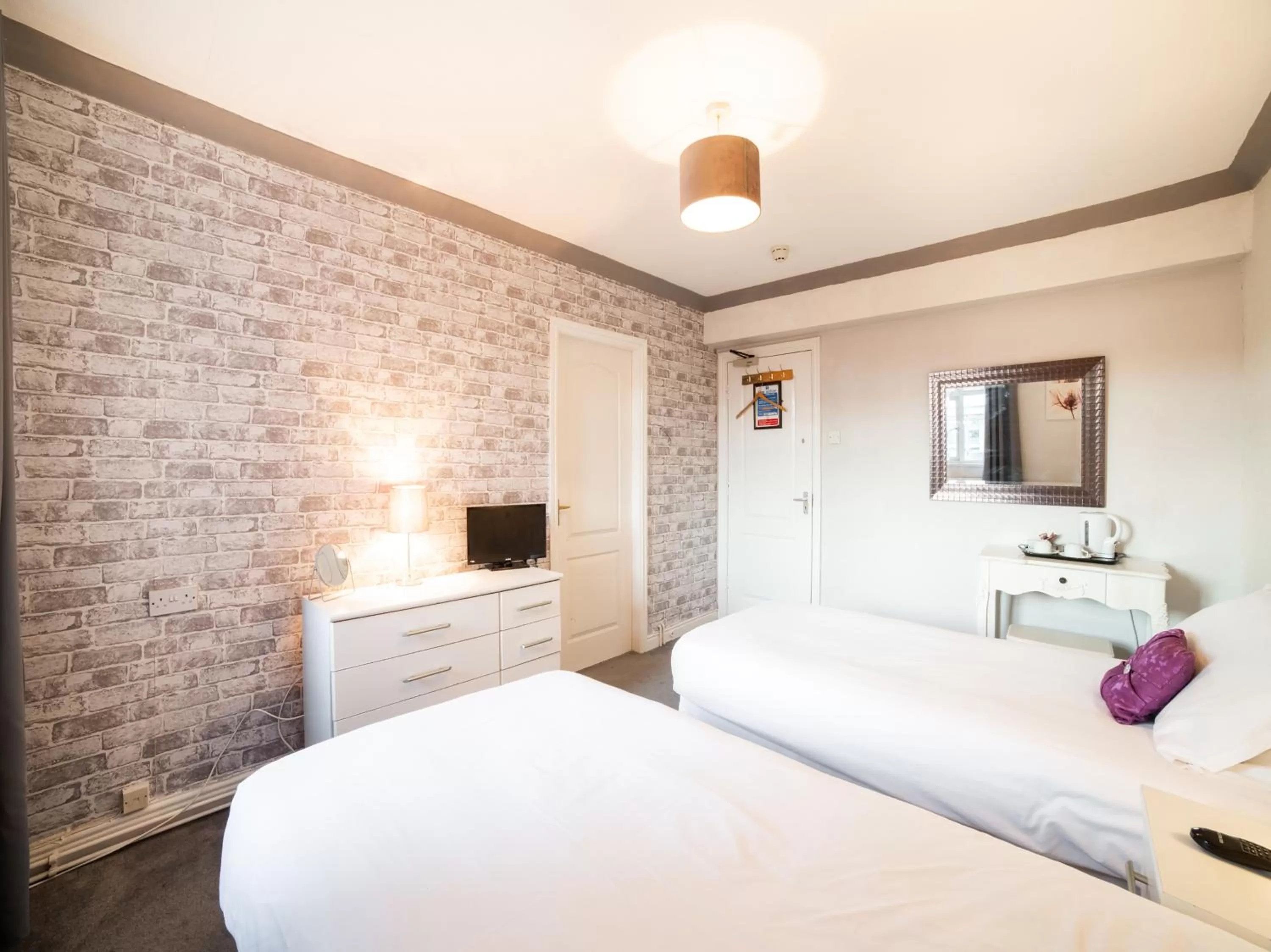 Photo of the whole room in The Traxx Hotel