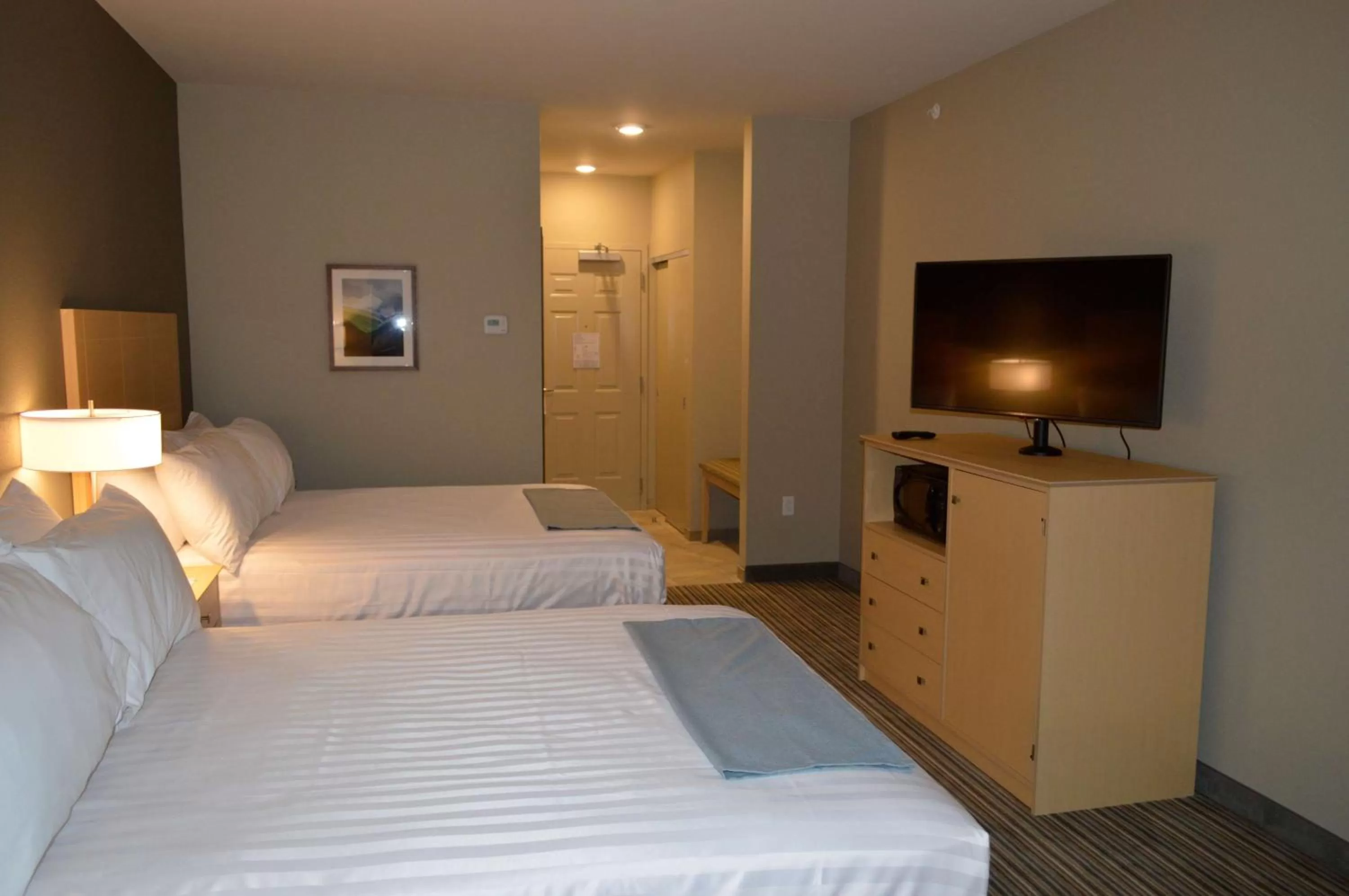 Photo of the whole room, Bed in Stone Hill Norman, Trademark Collection by Wyndham