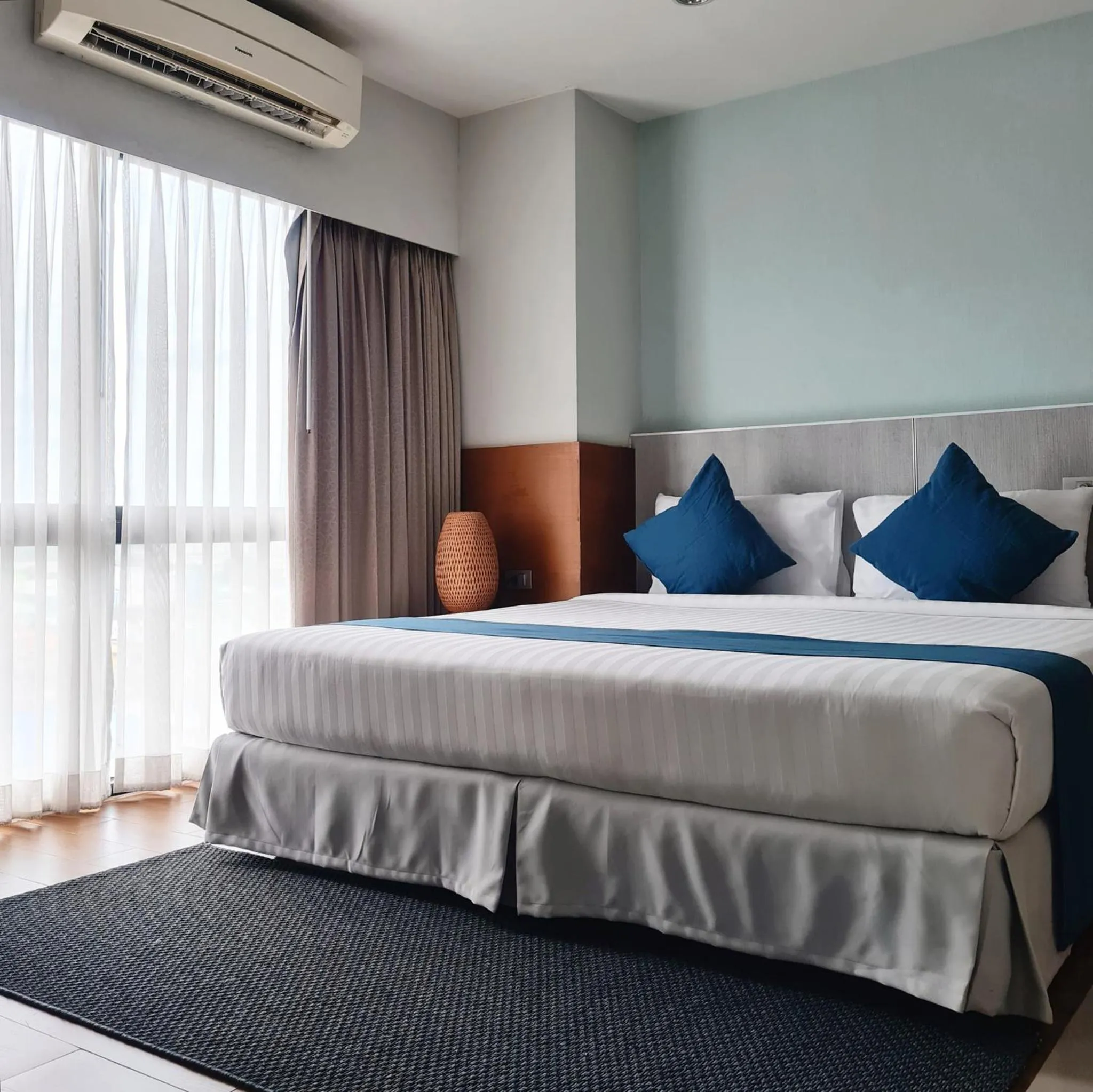 Bed in Crystal Jade Hotel