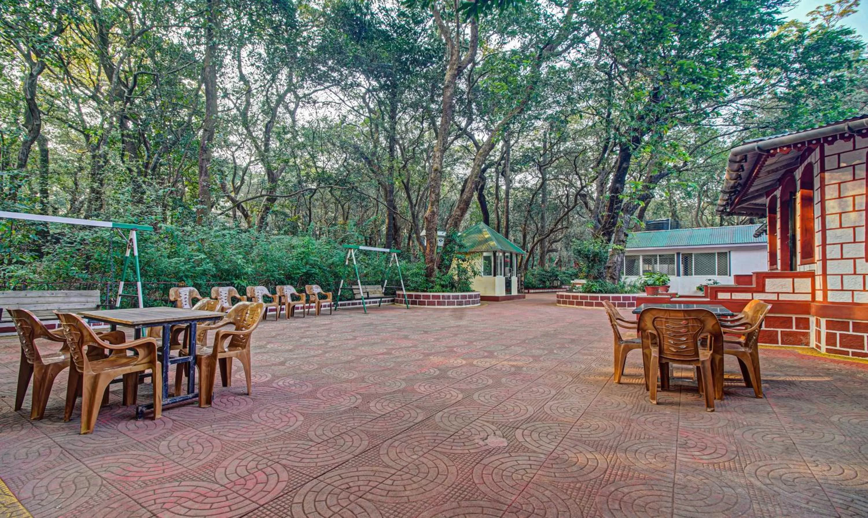Restaurant/Places to Eat in Treebo Trend Shalimar In The Forest Matheran