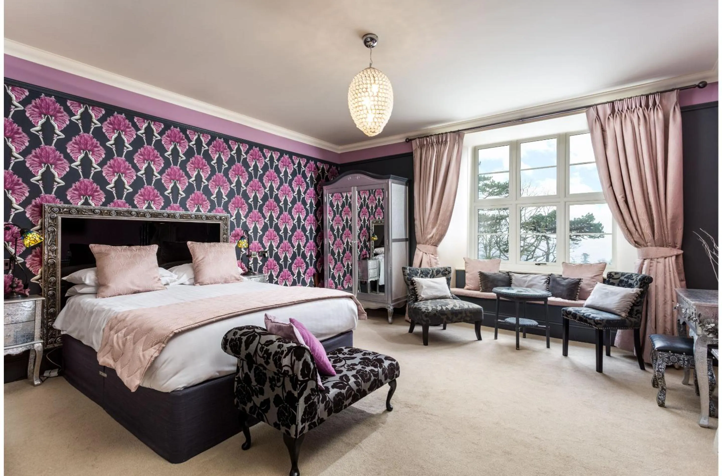 Bedroom, Bed in Orestone Manor