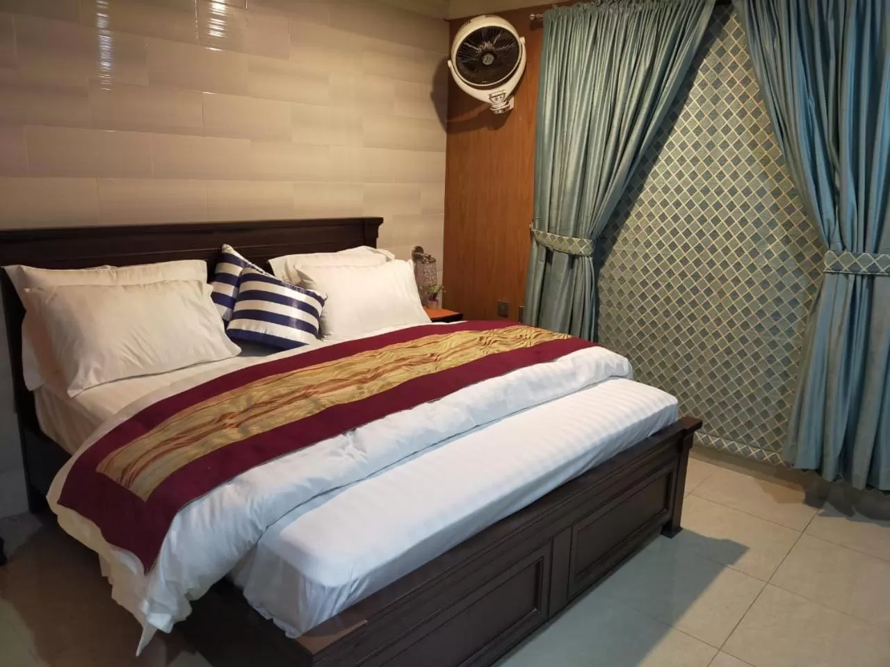 Bed in Shagufta Royal Hotel Murree