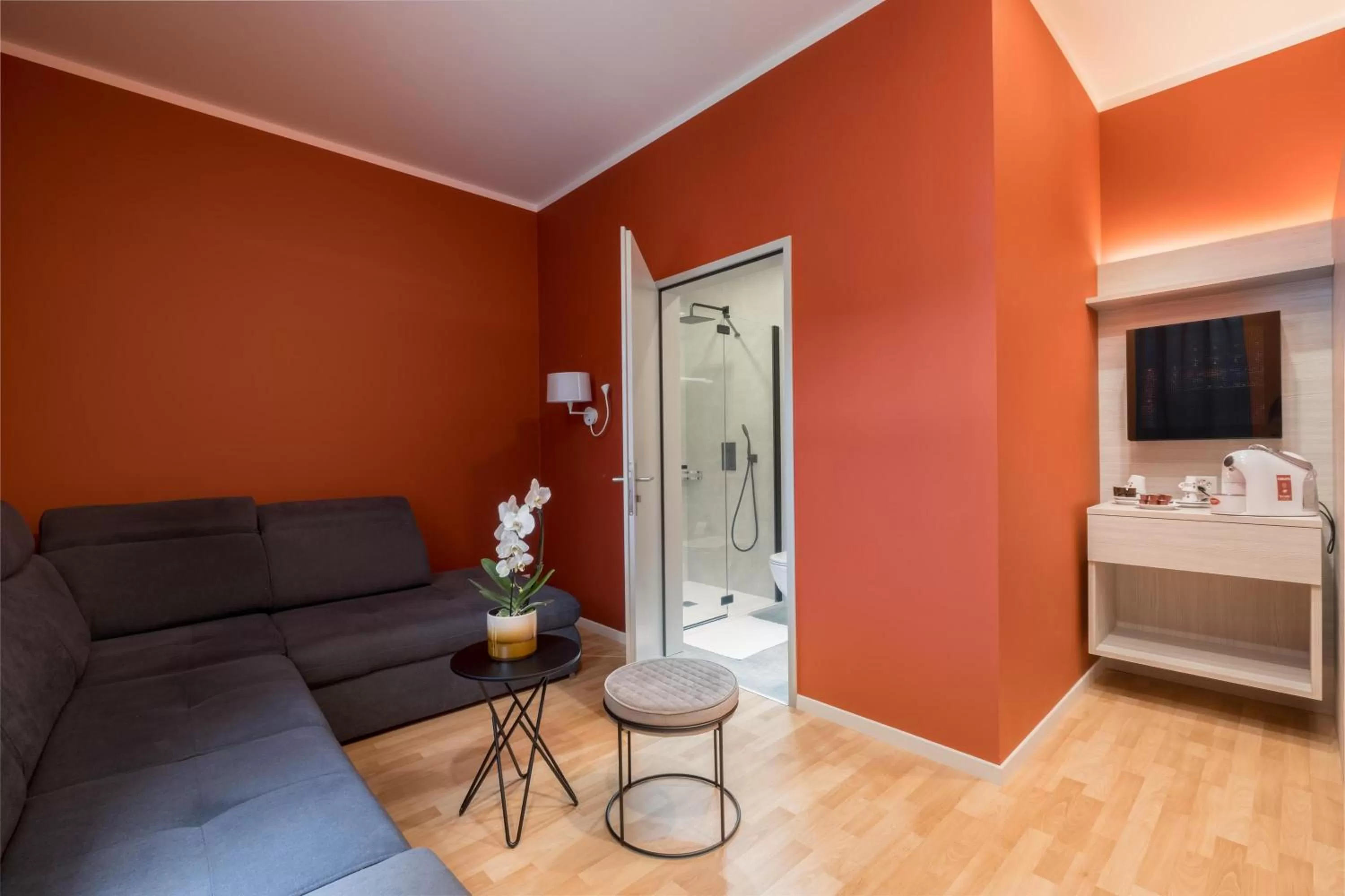 Living room, Bed in Hotel Zurigo Downtown