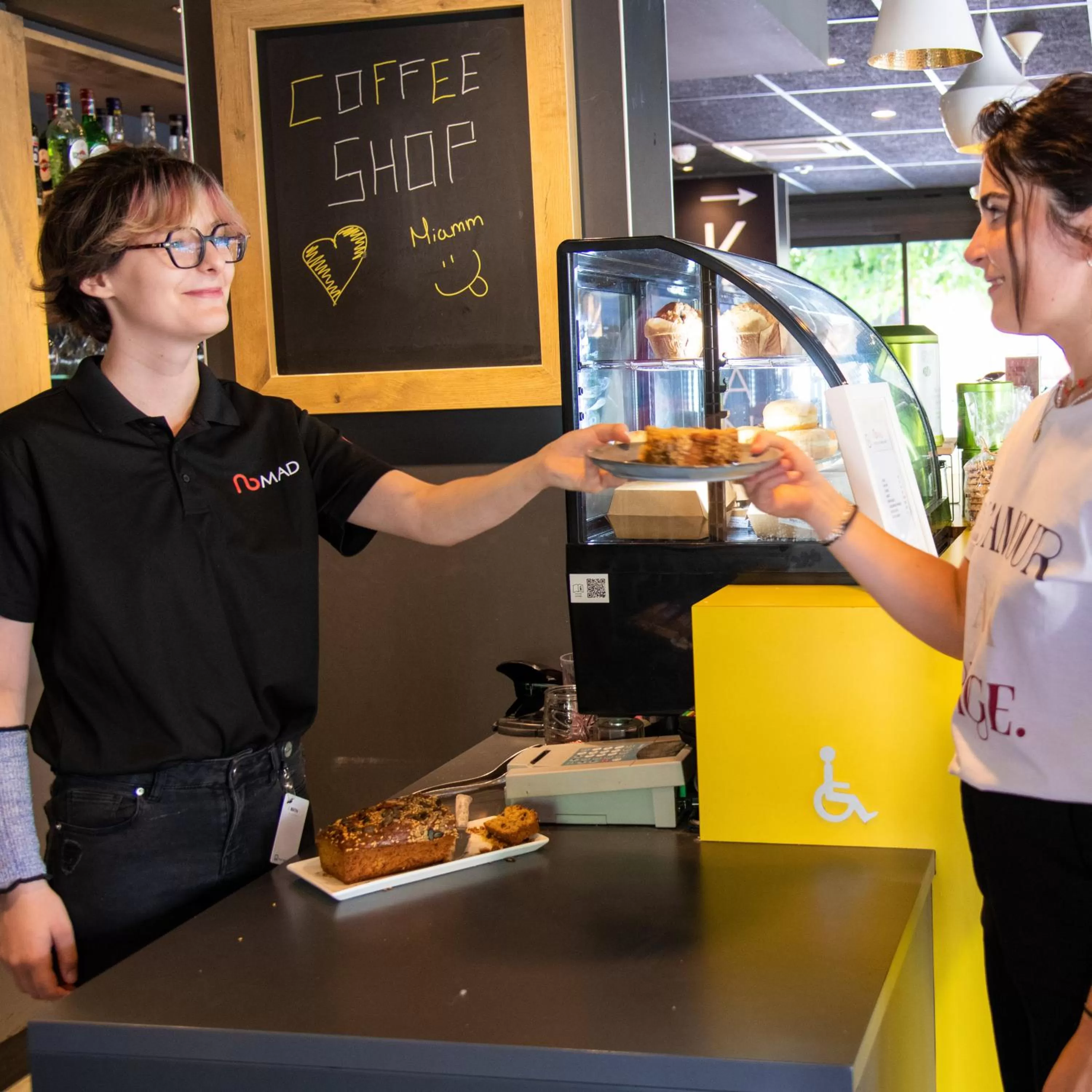 Lounge or bar in ibis Aix en Provence