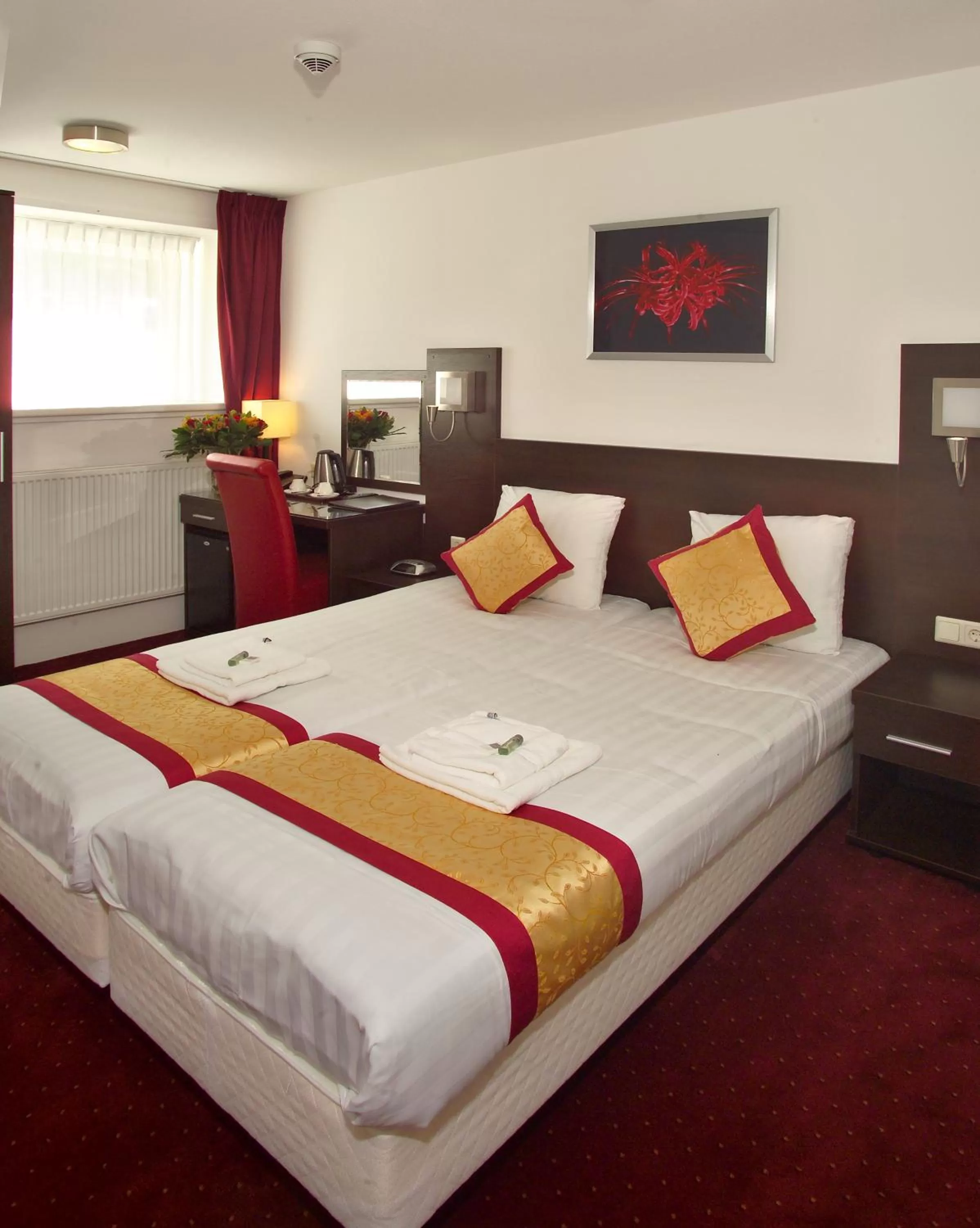 Bedroom, Bed in Hotel Allure