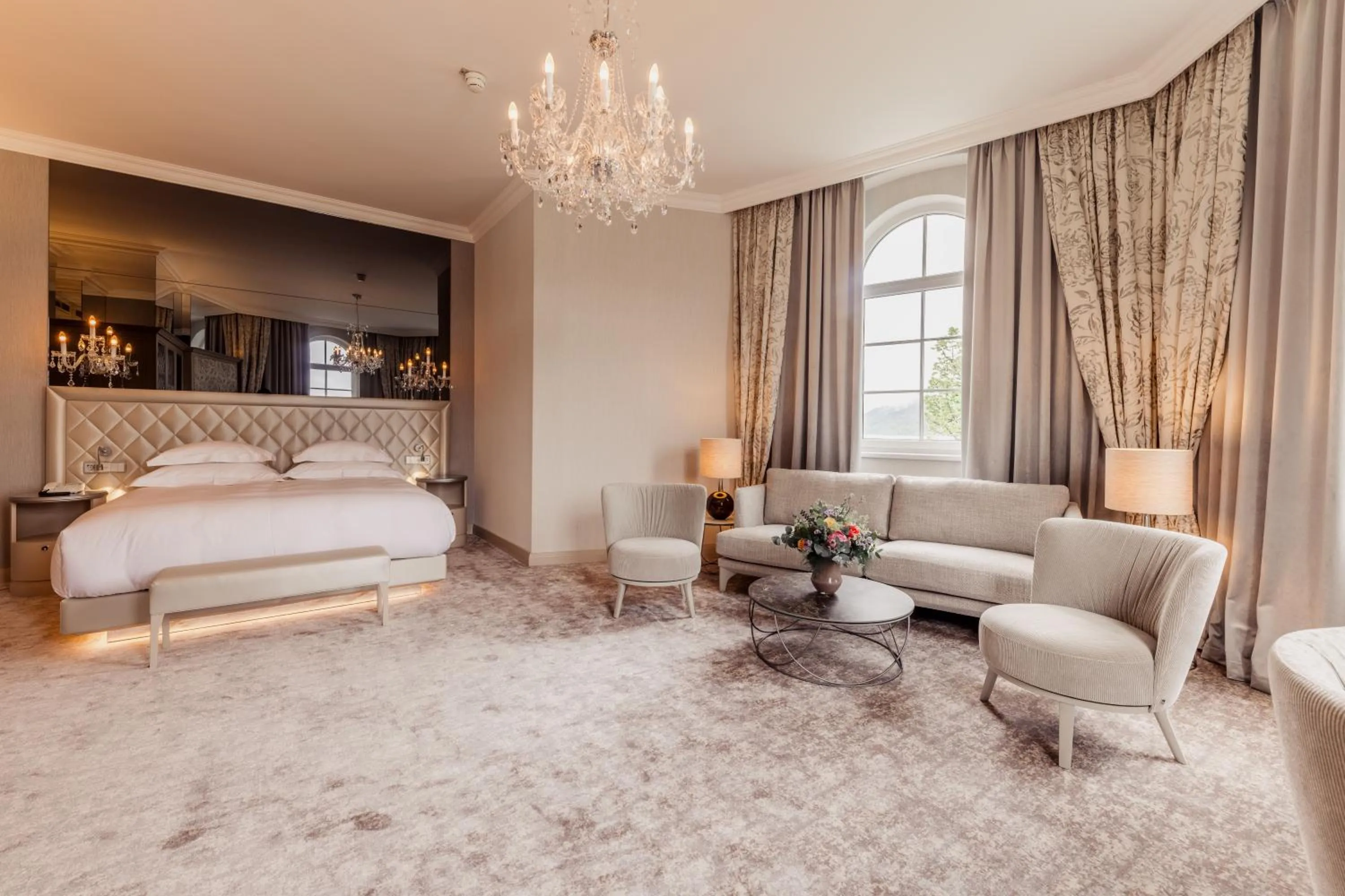 Bedroom, Bed in Hotel Schloss Seefels