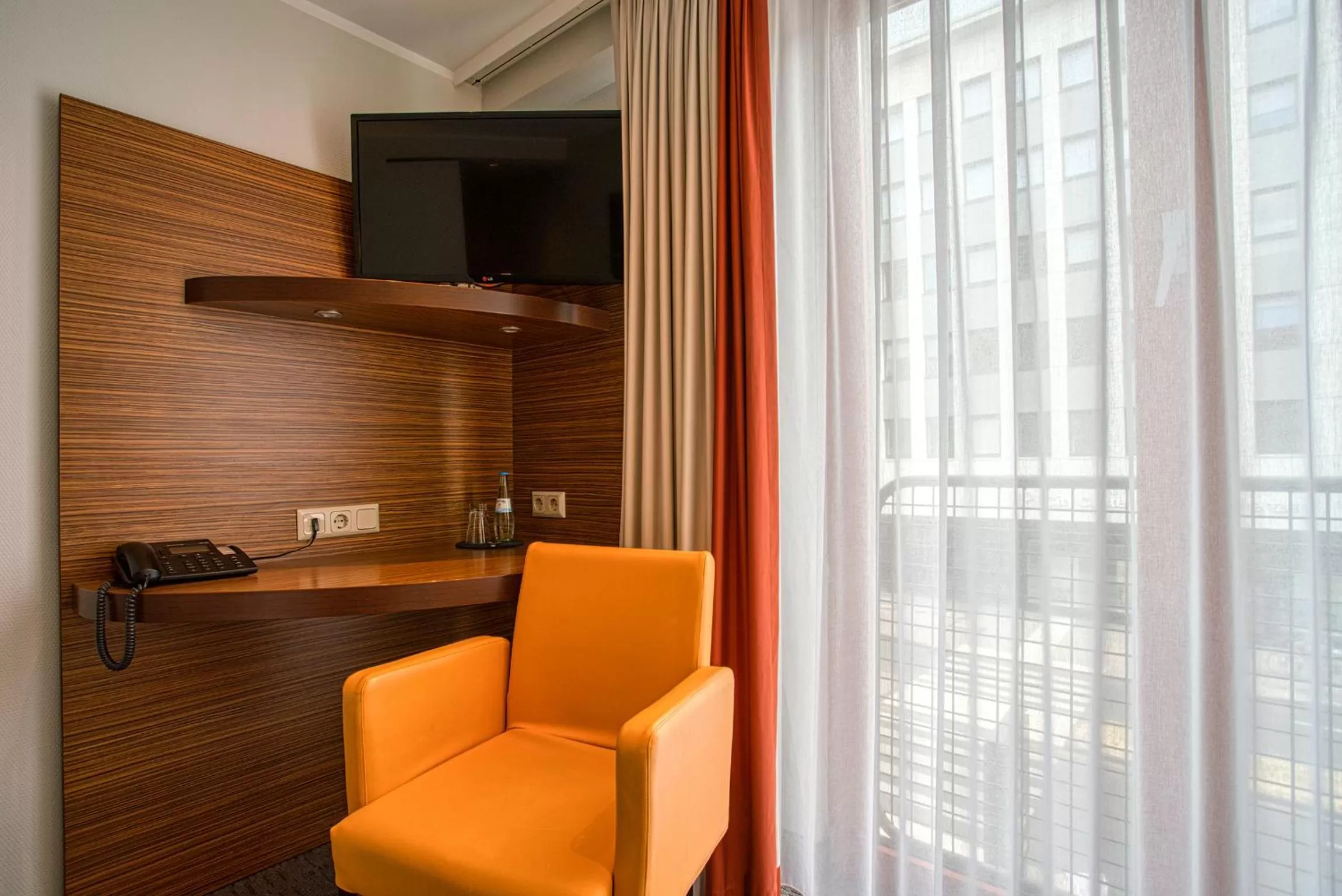 TV and multimedia, TV/Entertainment Center in Centro Hotel Kommerz