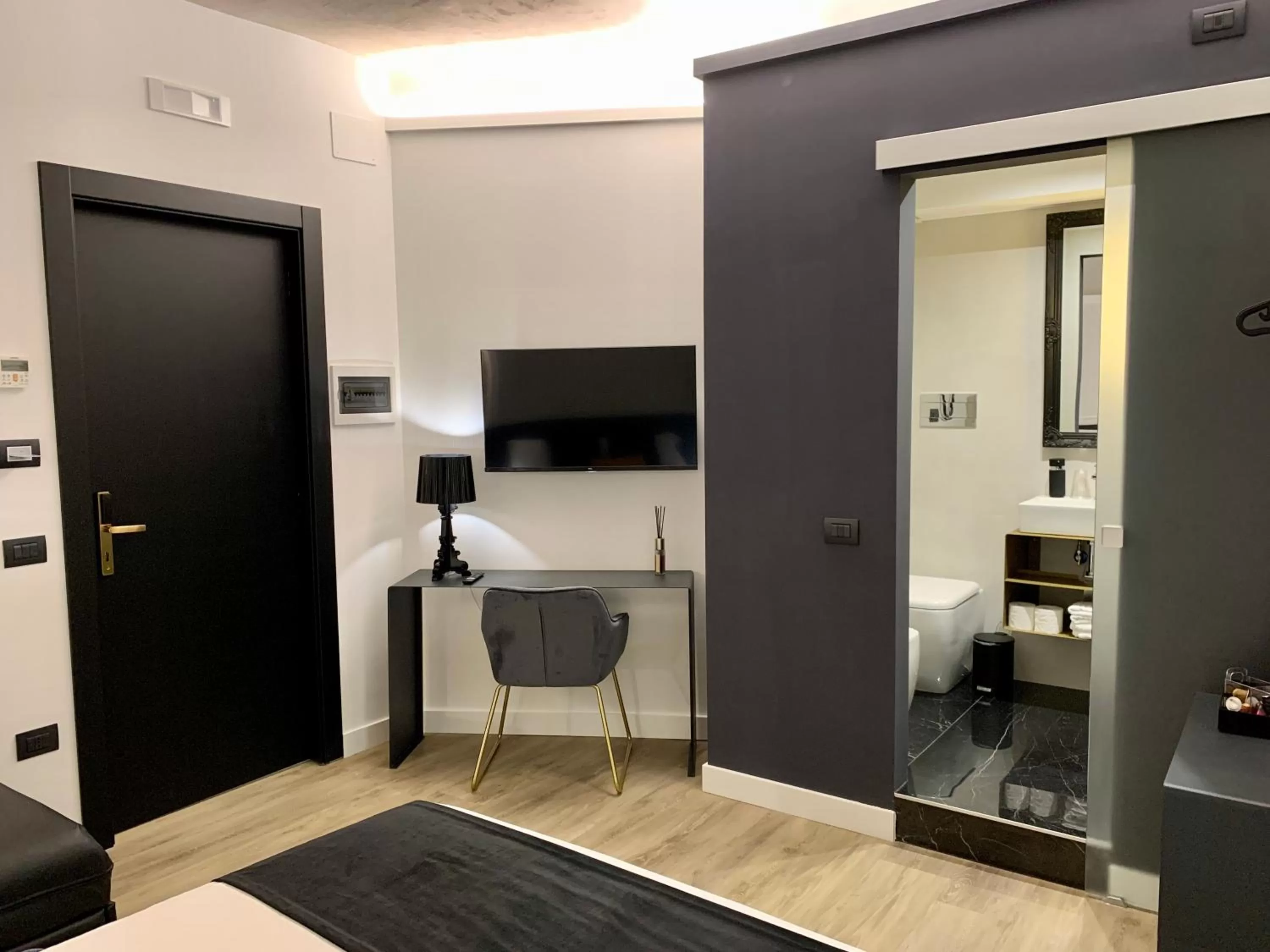 Bedroom in Toledo Boutique Rooms