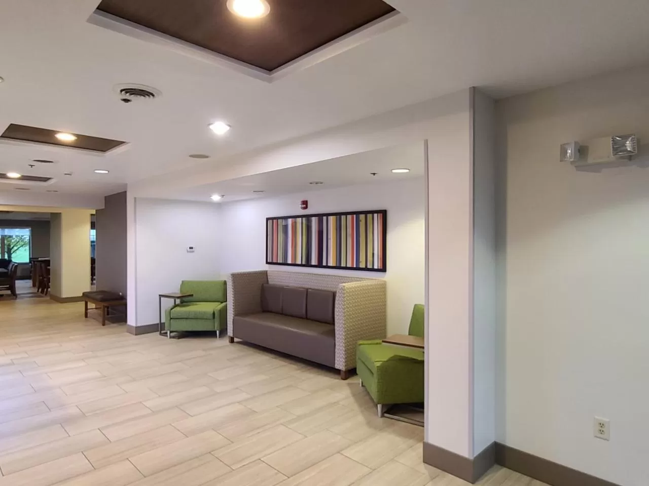 Lobby or reception in Holiday Inn Express Hotel & Suites Sheldon by IHG