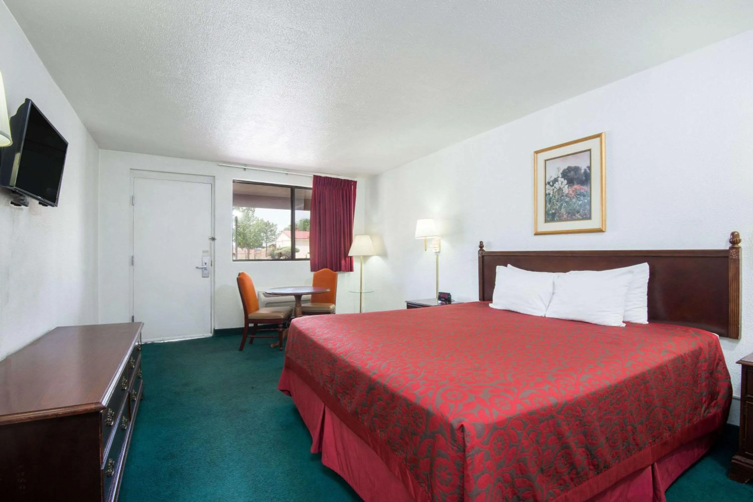 Photo of the whole room, Bed in Days Inn by Wyndham Gallup