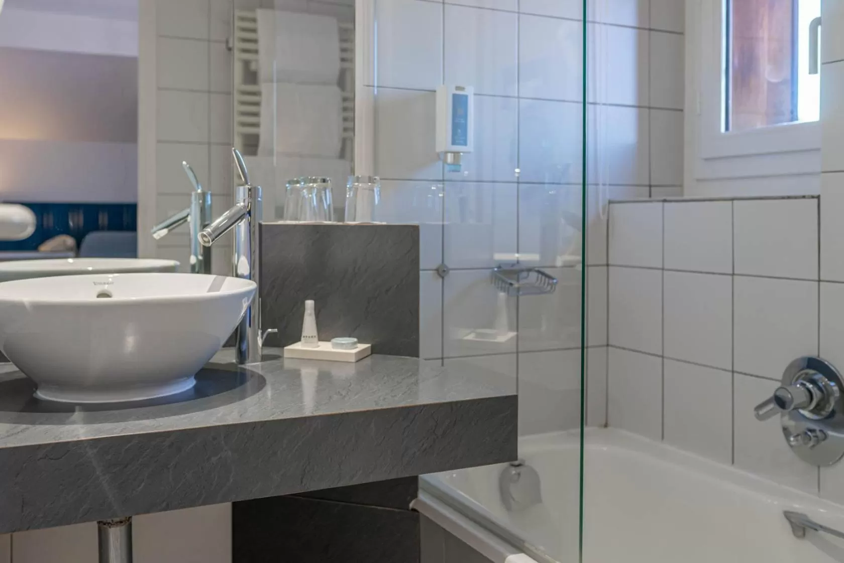 Bathroom in Hôtel du Palais de l'Isle