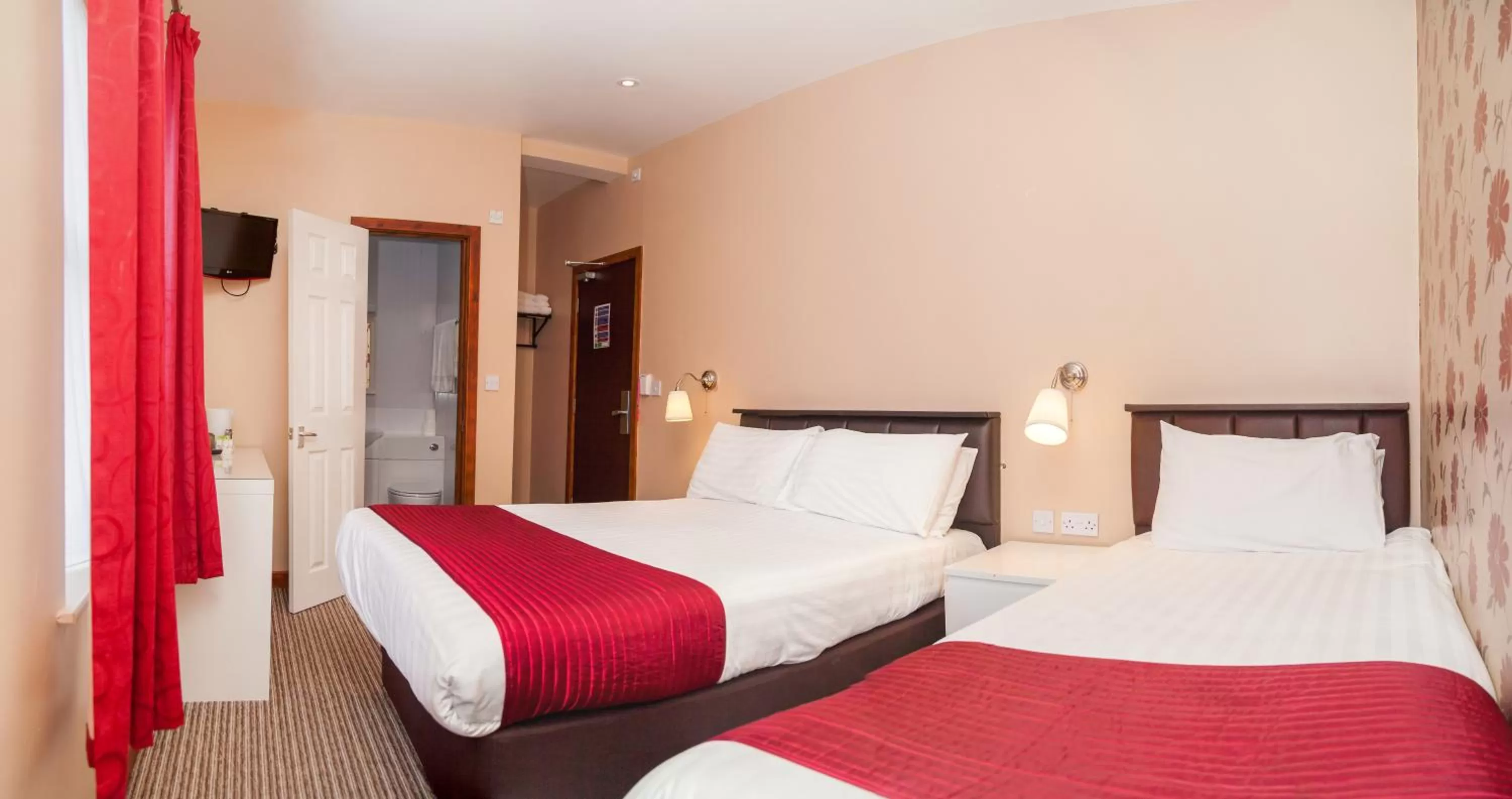 Bedroom, Bed in The Lawton