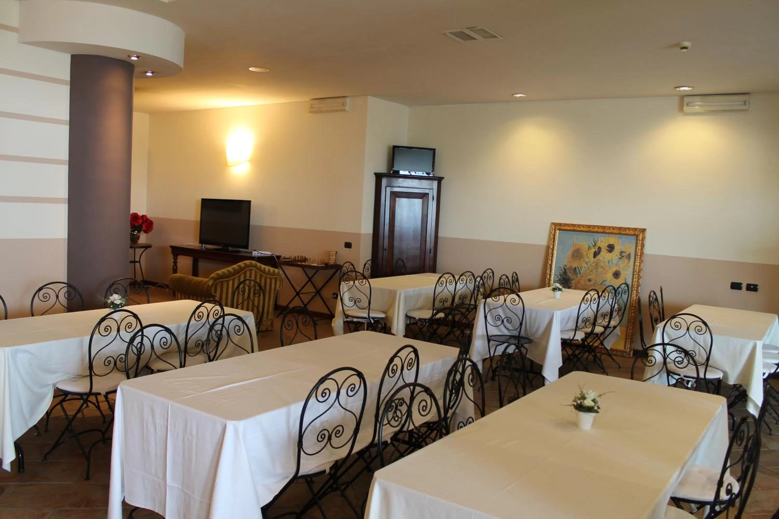 Restaurant/places to eat in Hotel Don Carlo